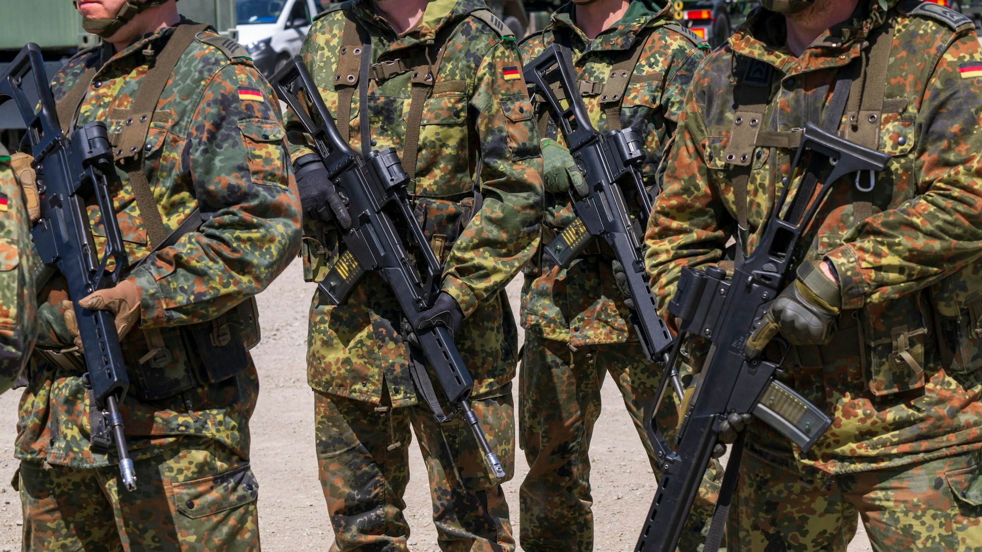 Außenminister Johann Wadephul (CDU) will die Ausgaben für die Verteidigung erhöhen (Symbolbild von Bundeswehrsoldaten).