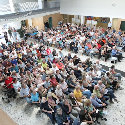 Voll besetzte Stuhlreihen gab es bei der Bürgerinformation der Gemeinde Neunkirchen-Seelscheid in der Aula der Gesamtschule.