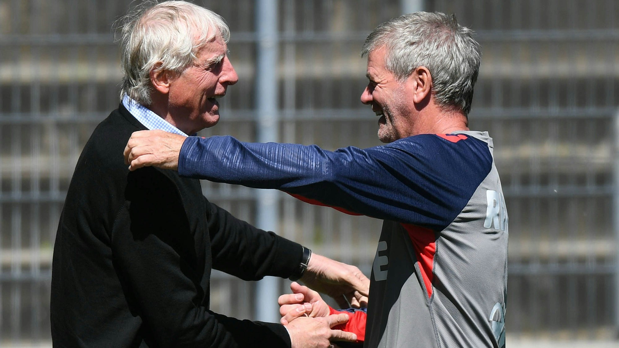 Treffen am Rande des Trainings: Erich Rutemöller (l.) und Friedhelm Funkel.