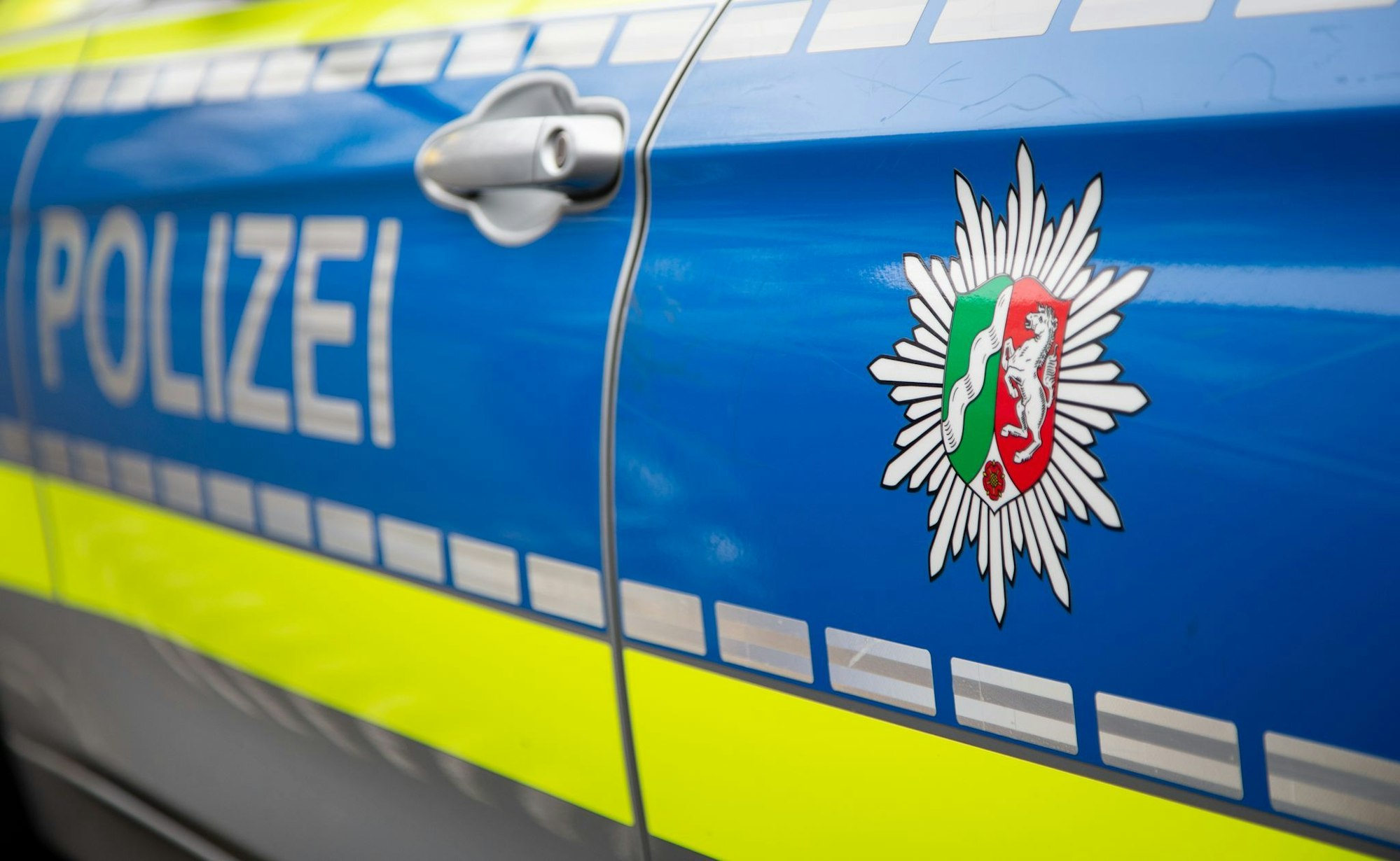 Passanten kümmerten sich laut Polizei gleich um das angefahrene Kind, bevor es ins Krankenhaus gebracht wurde (Symbolbild).
