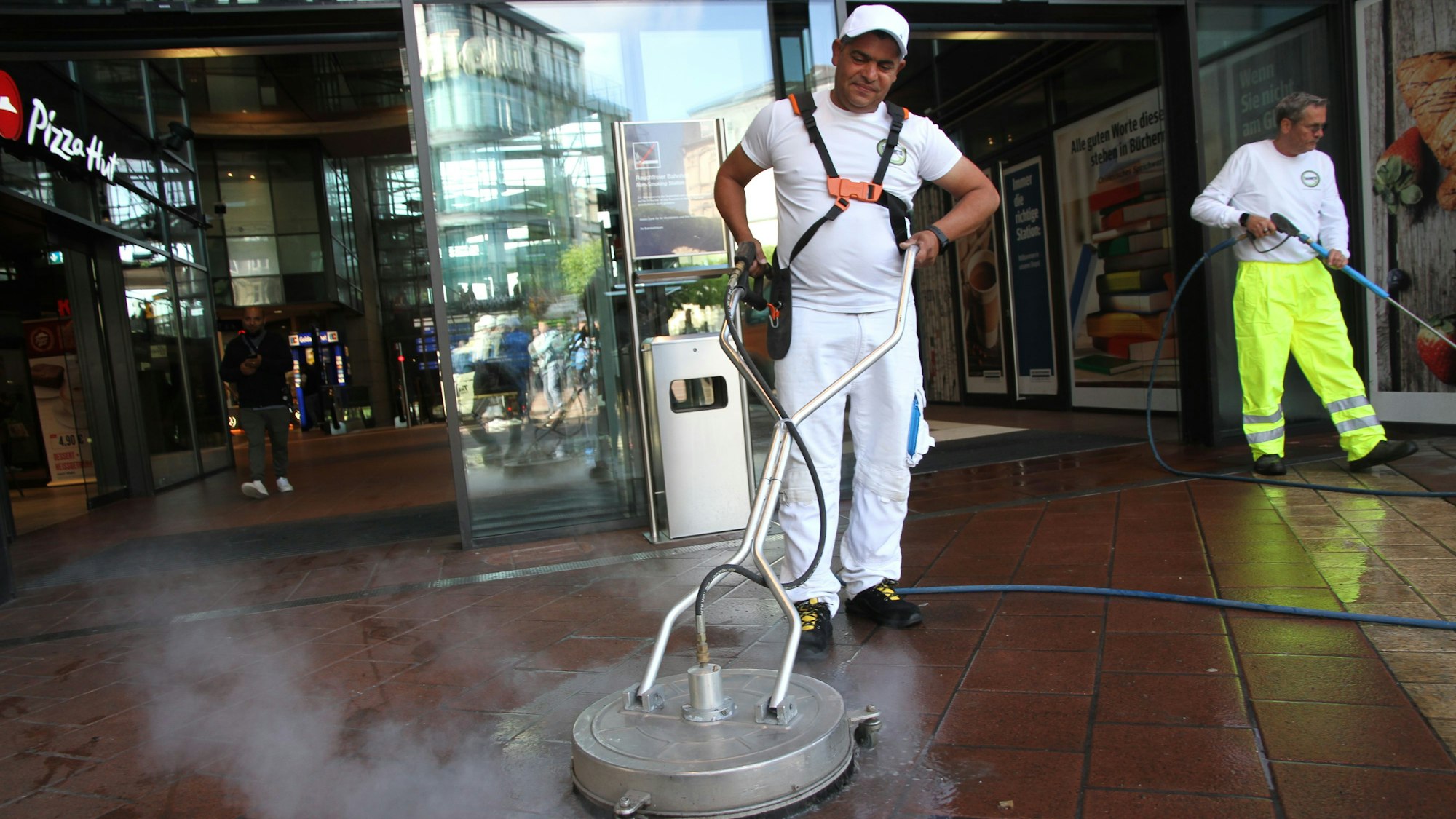 Frühjahrsputz am ICE-Bahnhof Siegburg/Bonn