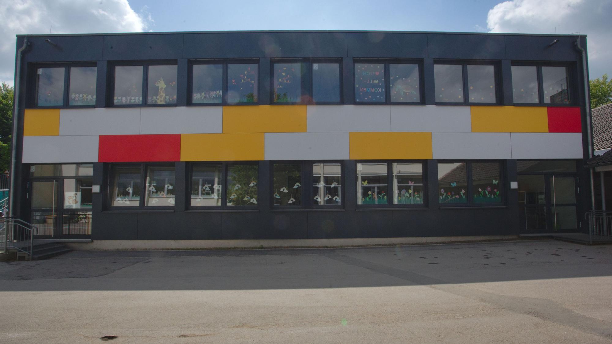 Das Foto zeigt einen Modulbau an der Antonius-Grundschule Wipperfürth.