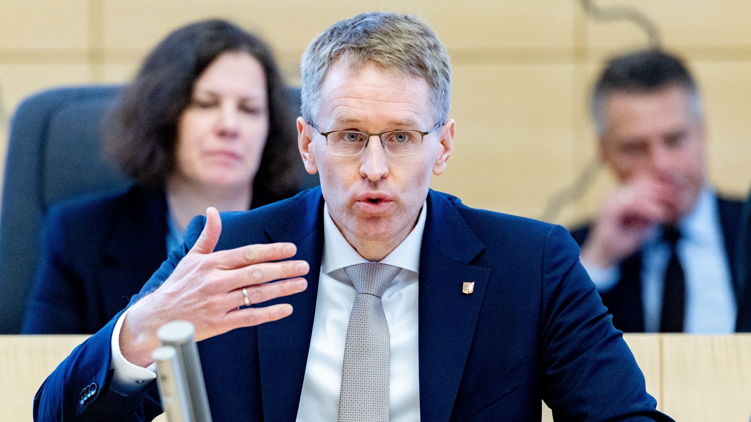 „Es ist meine feste Überzeugung, dass ein Staat sich selbst schützen muss“, sagt Daniel Günther zu seiner Forderung nach einem AfD-Verbotsverfahren. dpa