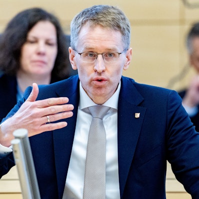 „Es ist meine feste Überzeugung, dass ein Staat sich selbst schützen muss“, sagt Daniel Günther zu seiner Forderung nach einem AfD-Verbotsverfahren. dpa