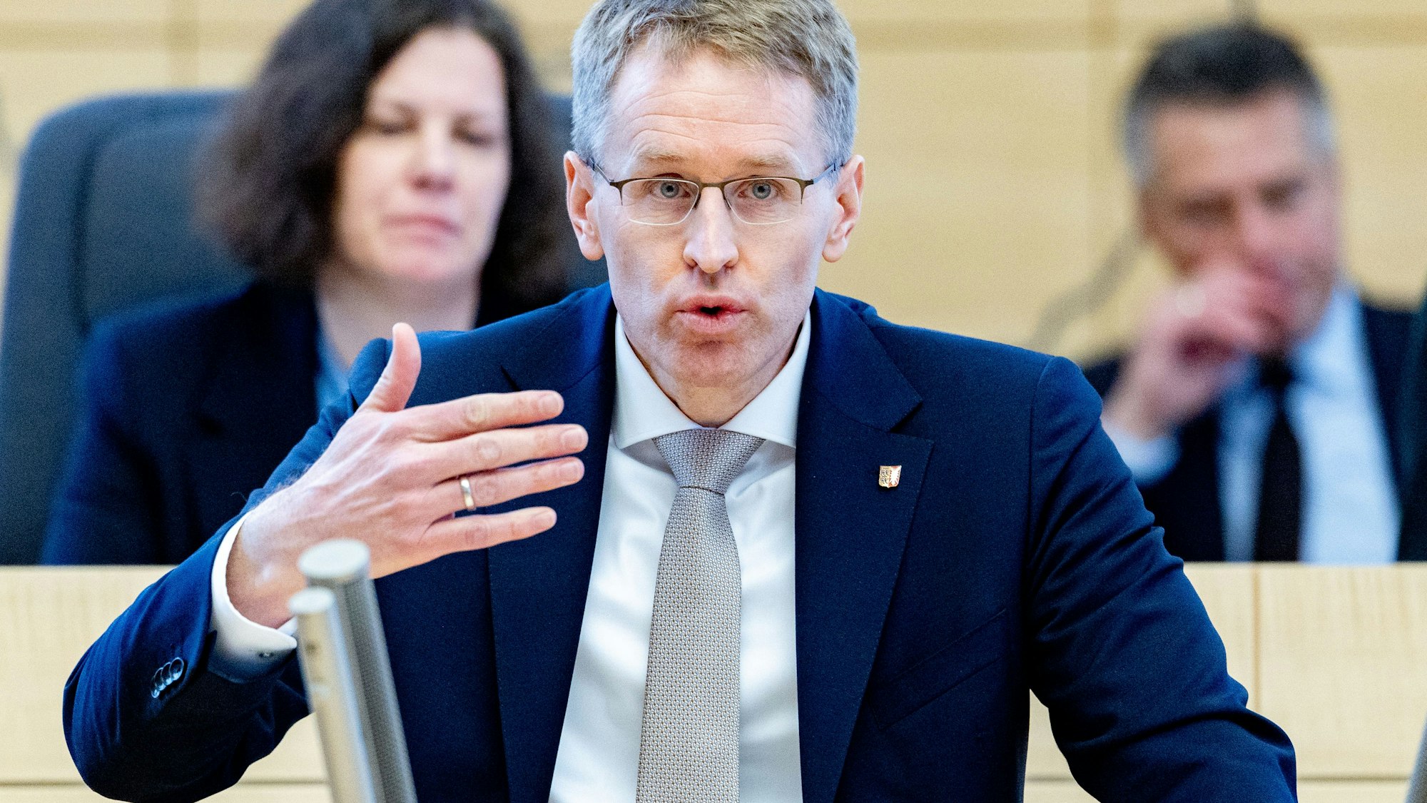 „Es ist meine feste Überzeugung, dass ein Staat sich selbst schützen muss“, sagt Daniel Günther zu seiner Forderung nach einem AfD-Verbotsverfahren. dpa