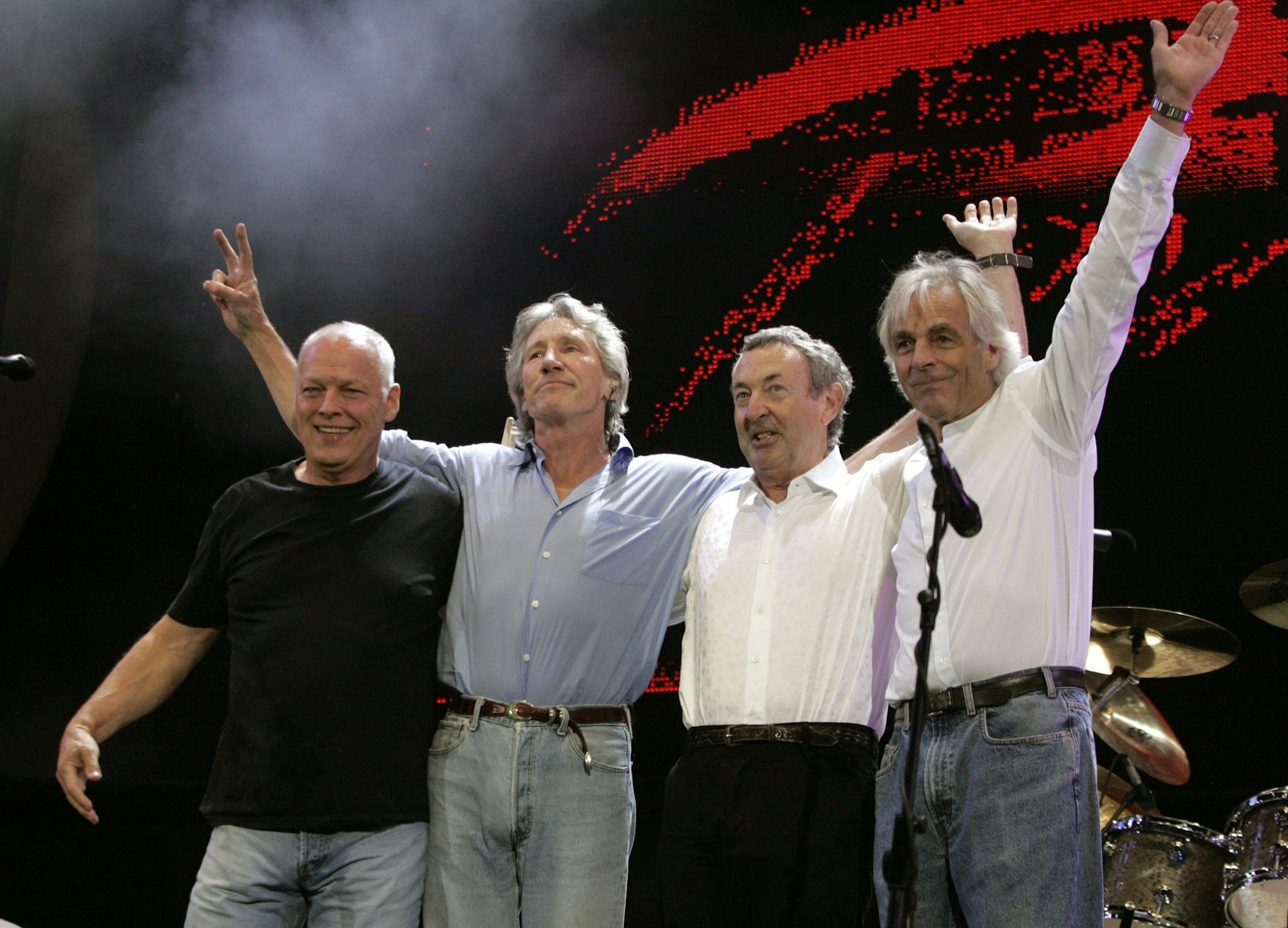 Mit einer neu aufgelegten Version eines legendären Musikfilms hat die britische Rockband Pink Floyd in der letzten Woche die Spitze der deutschen Album-Charts gestürmt. Diese Woche landen sie auf Platz vier. (Archivbild)
