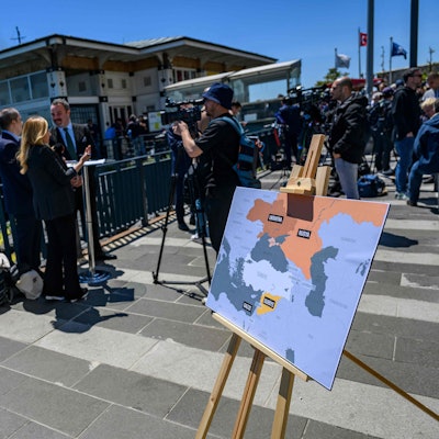 Die Presse versammelt sich vor dem Dolmabahce-Palast in Istanbul, wo die ersten direkten Gespräche zwischen Russland und der Ukraine seit 2022 stattfinden sollen.