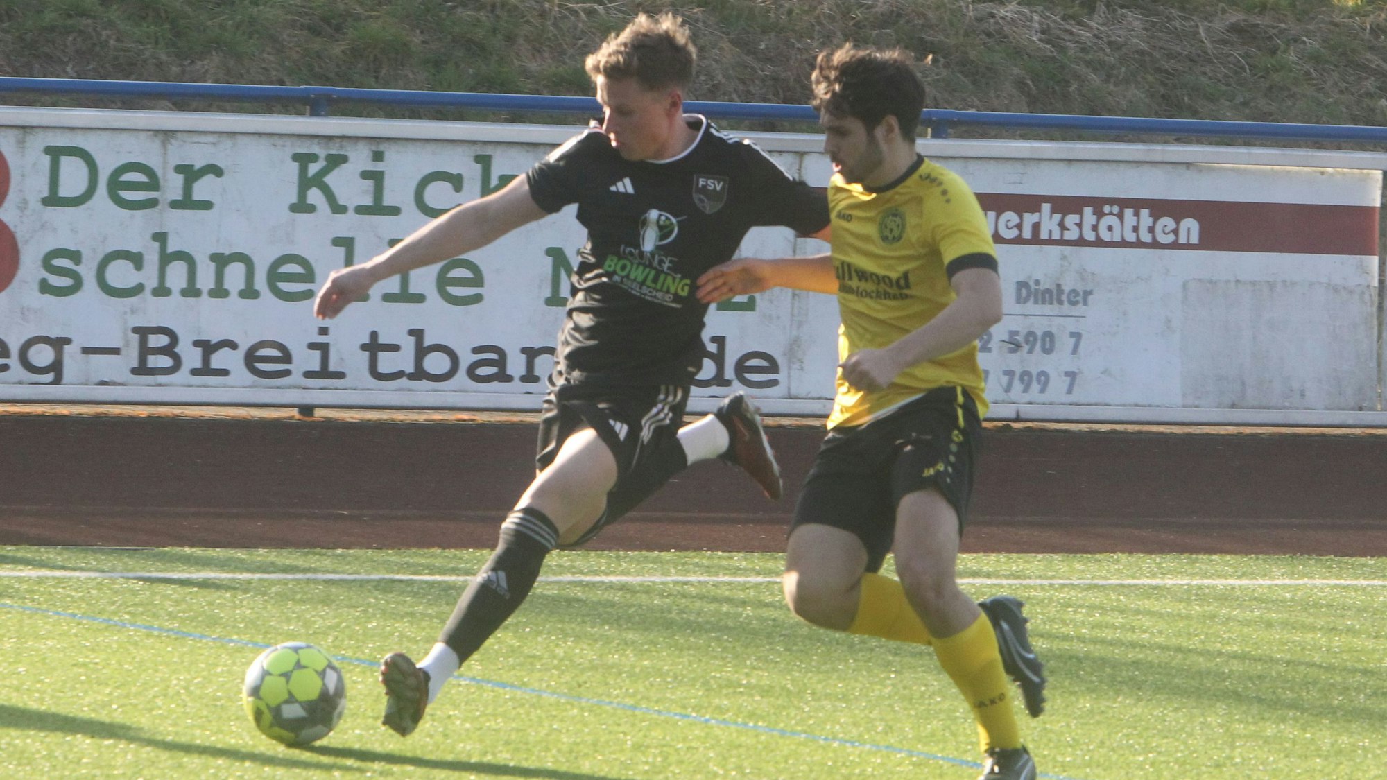 Leon Dagge (links) und Marius Pischel laufen künftig gemeinsam für den Wahlscheider SV auf.