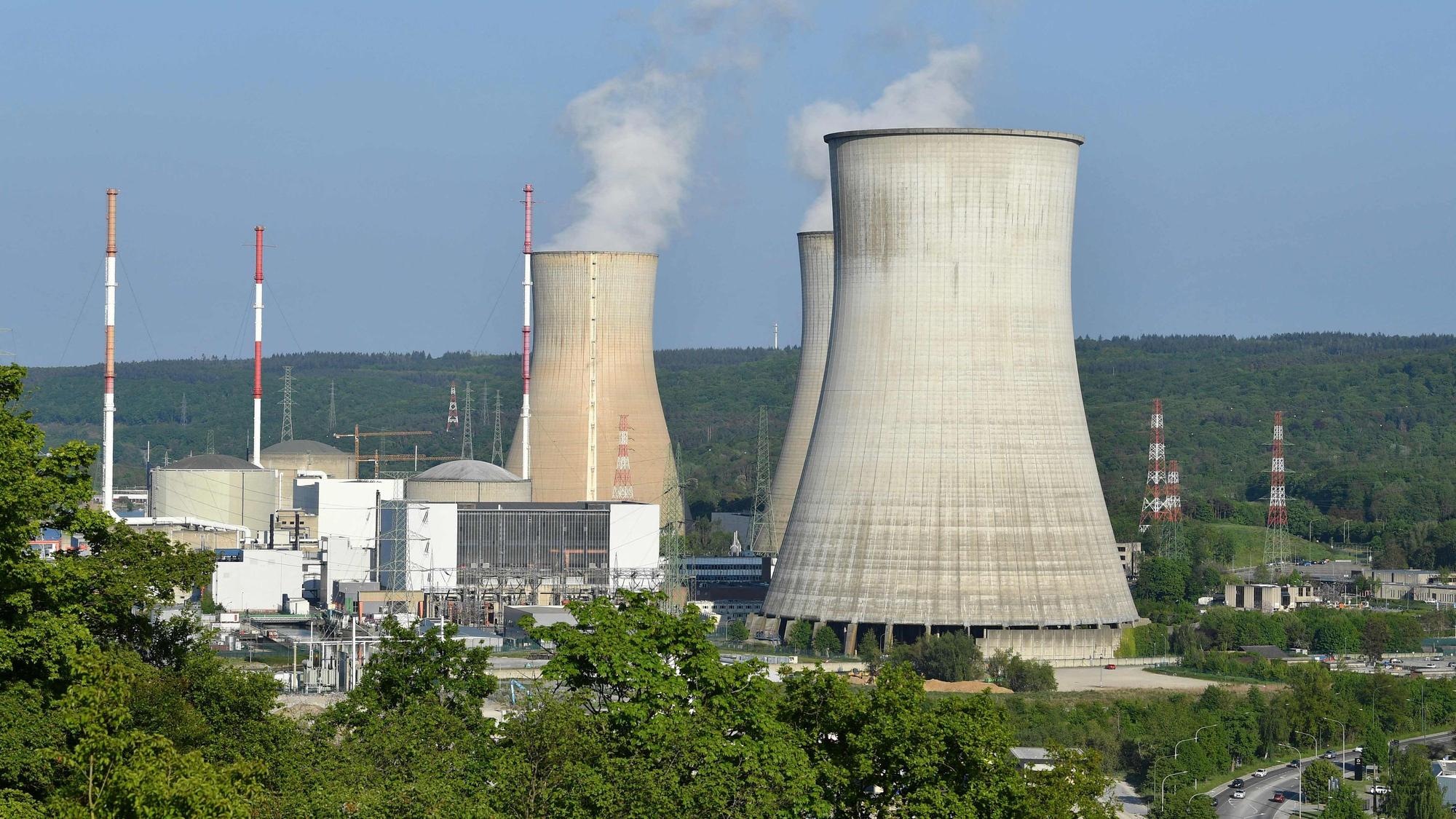 Das Atomkraftwerk Tihange steht am Ufer des Flusses Maas. (Archivbild)