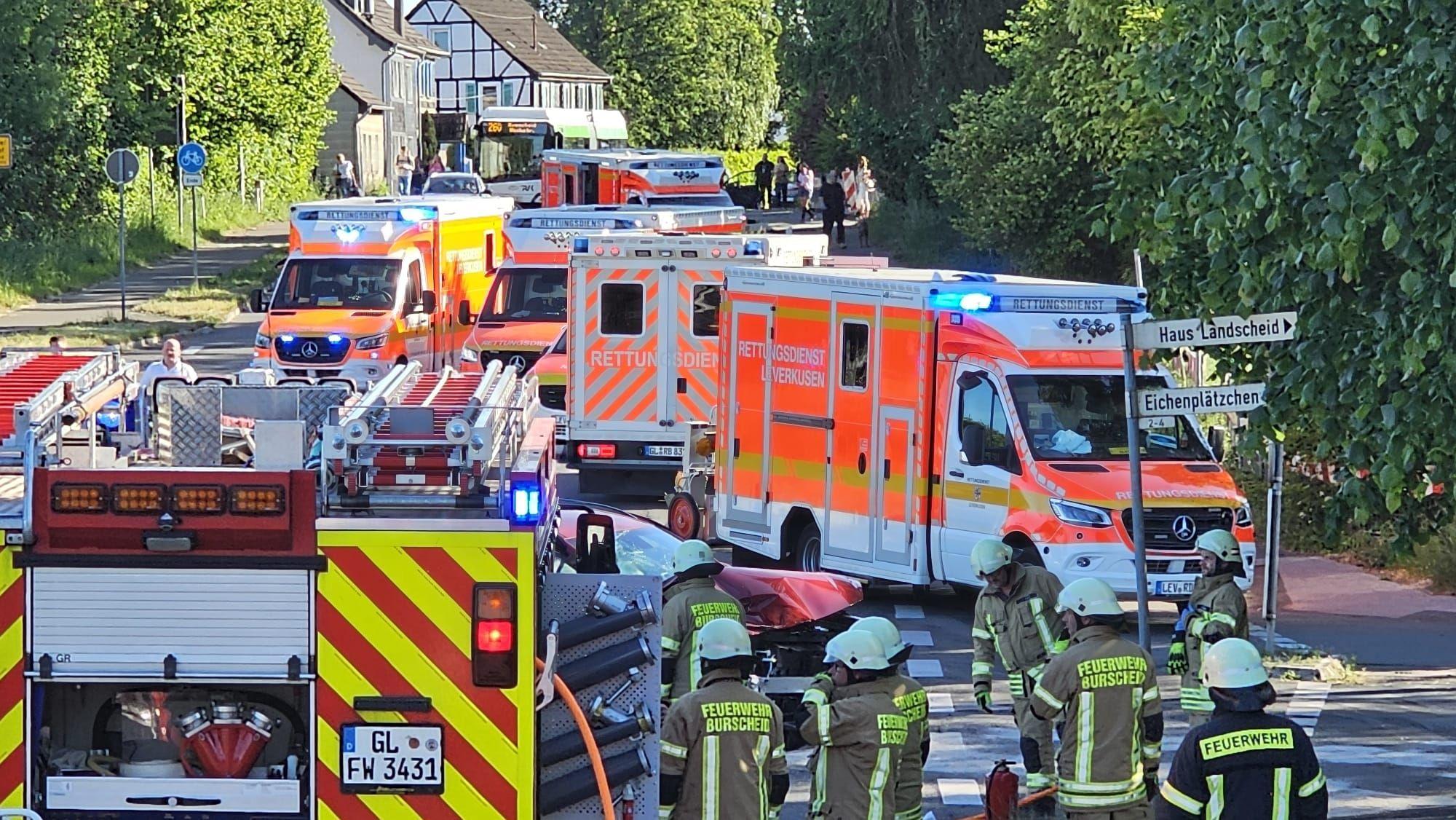 Es wurden mehrere Rettungswagen und Notärzte alarmiert.
