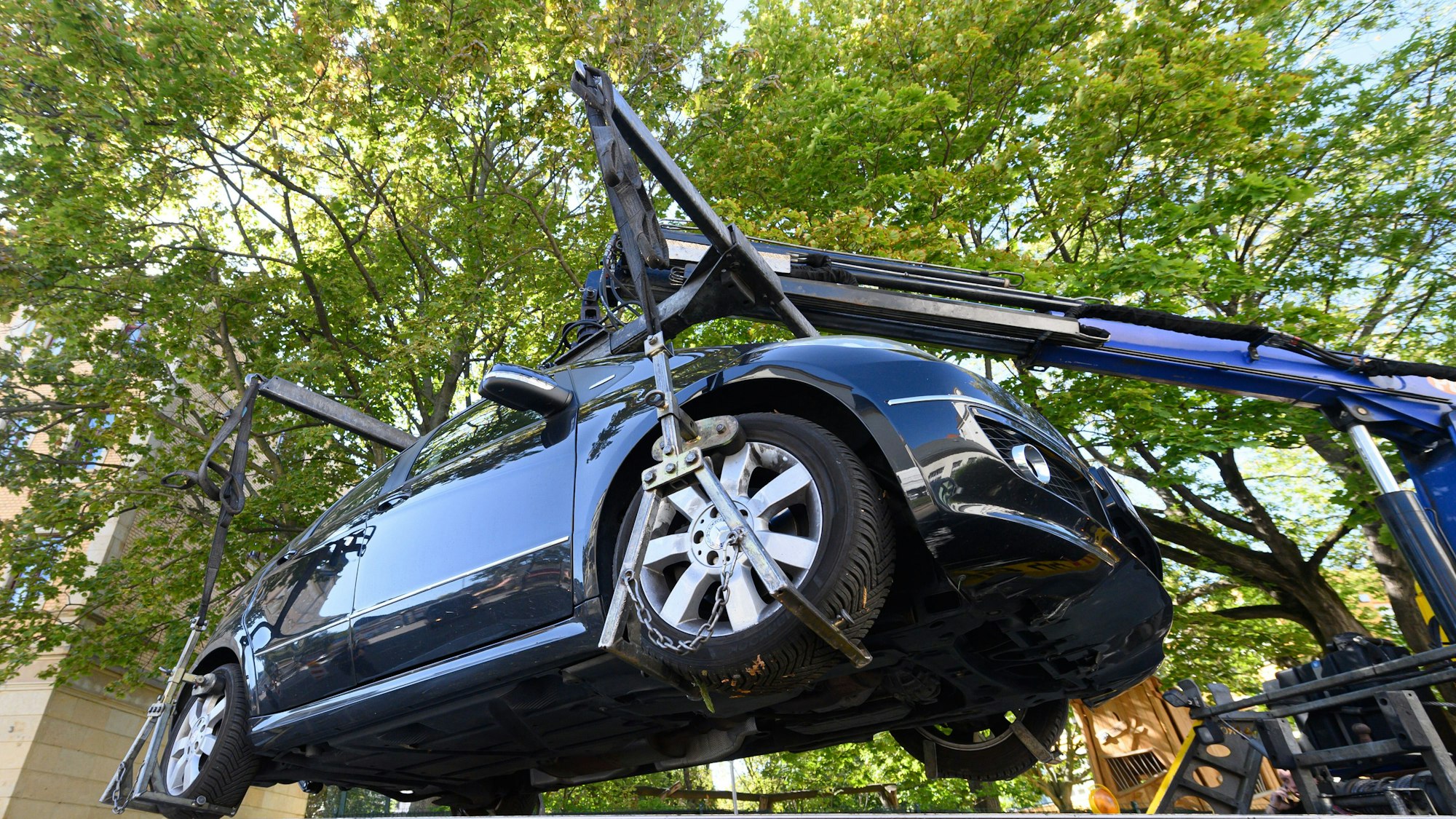 Abschleppen kann teuer werden je nach Aufwand.