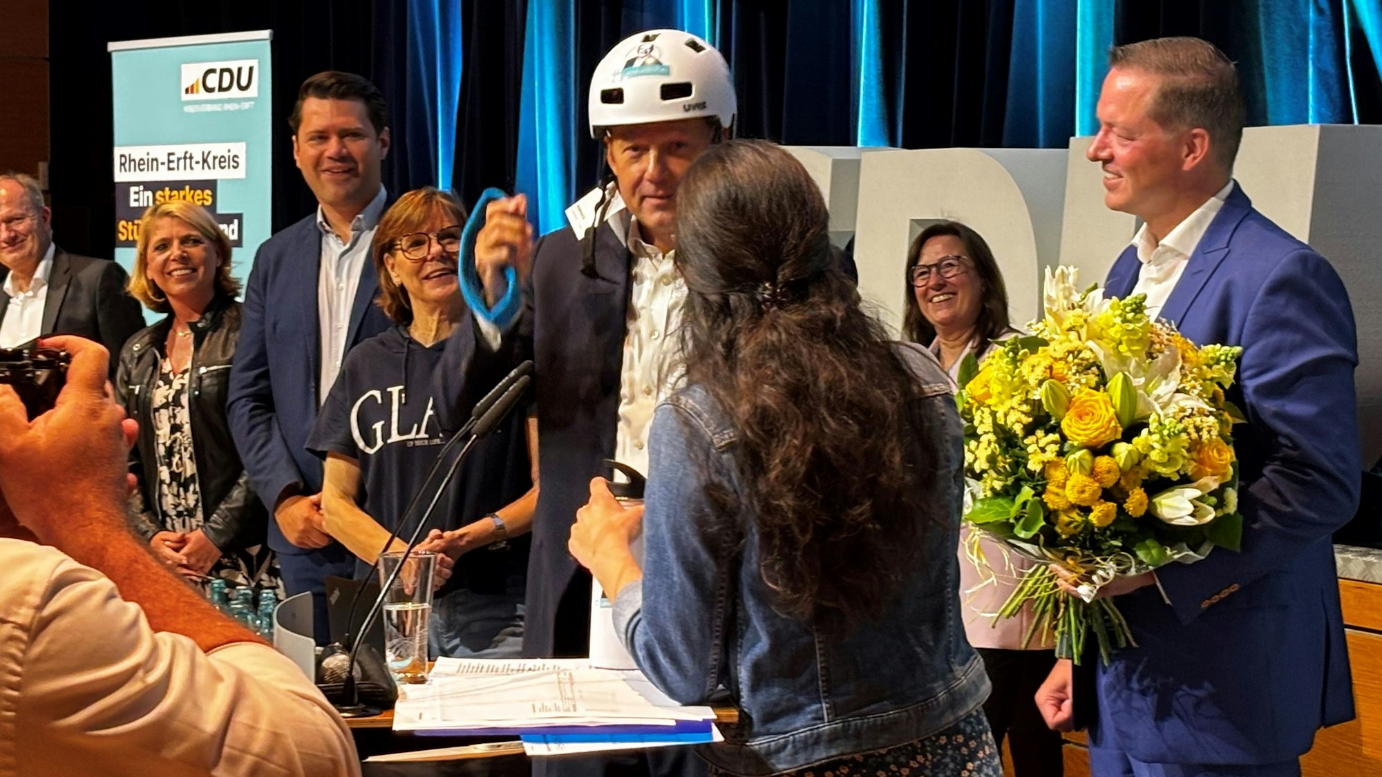 Rocks Ausstattung fürs Fahrradfahren wächst.