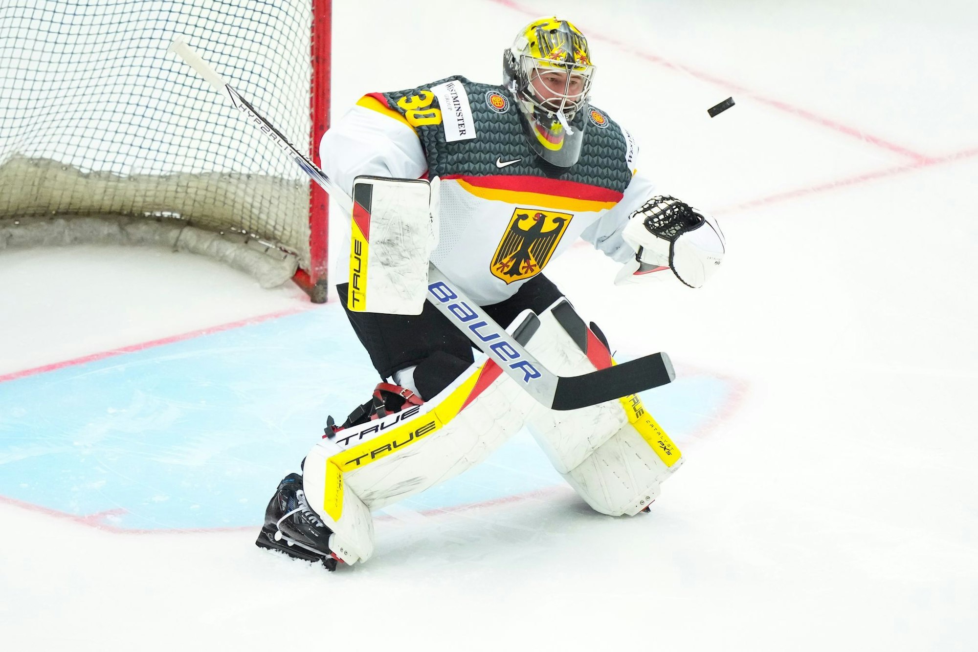 Torhüter Philipp Grubauer erlitt im Spiel gegen die USA eine Handverletzung.