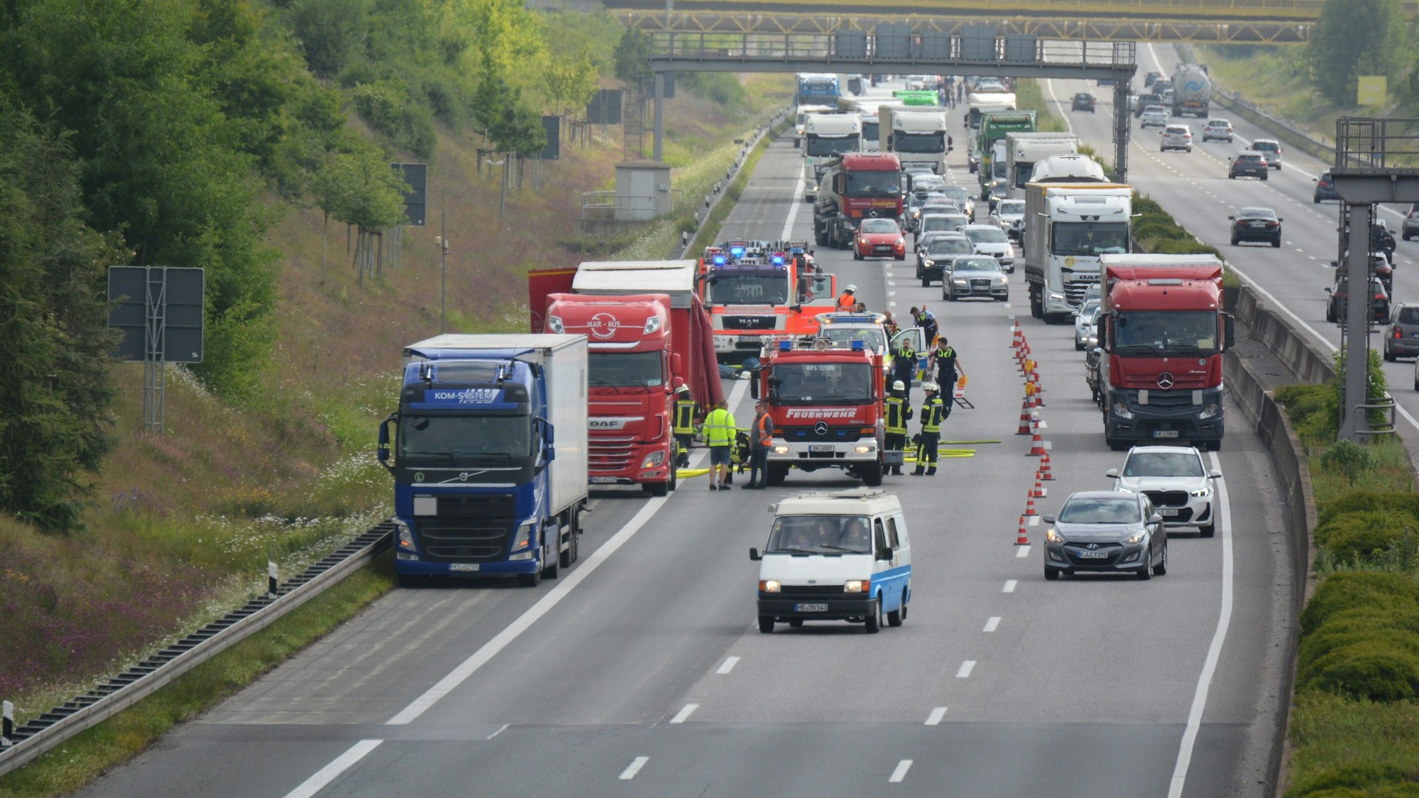 Die A4 musste am Samstagmorgen komplett gesperrt werden.