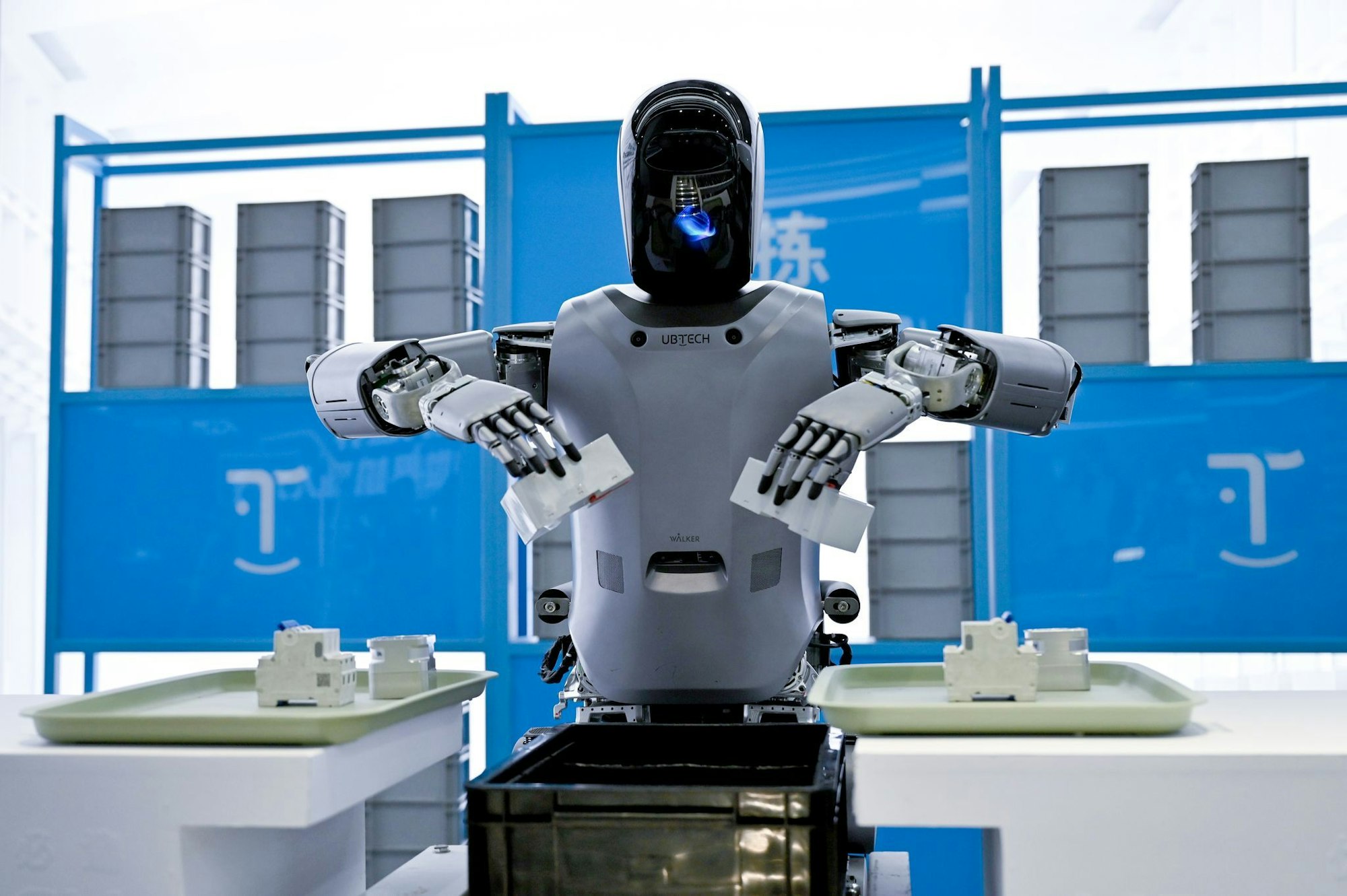 Chinas Roboterentwickler fokussieren sich auch auf Anwendungsfälle etwa in Fabriken.