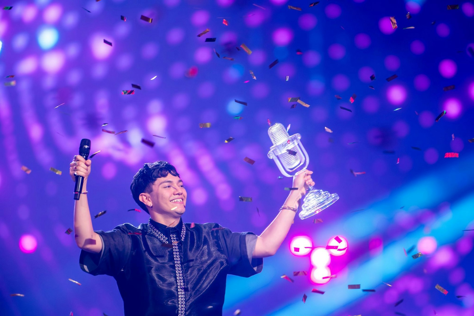 JJ aus Österreich hat den ESC gewonnen.