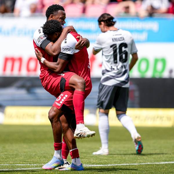v.li.: Enrique Lofolomo Viktoria, 14, Torschütze Sidny Lopes Cabral Viktoria, 5, Spieler vom FC Viktoria Köln 1904, jubeln über das Tor zum 0:2, Jubel, Torjubel, Torerfolg, celebrate the goal, goal, celebration, jubelt ueber das Tor, Freuen, Freude, freut sich, optimistisch, positiv, Spielszene, Highlight, Action, Aktion, 17.05.2025, Sandhausen Deutschland, Fussball, 3. Liga, SV Sandhausen - FC Viktoria Köln, DFB/DFL REGULATIONS PROHIBIT ANY USE OF PHOTOGRAPHS AS IMAGE SEQUENCES AND/OR QUASI-VIDEO. *** from left Enrique Lofolomo Viktoria, 14 , scorer Sidny Lopes Cabral Viktoria, 5 , players of FC Viktoria Köln 1904, celebrate the goal to 0 2, jubilation, goal celebration, celebrate the goal, goal, celebration, jubilates over the goal, rejoicing, joy, optimistic, positive, game scene, highlight, action, 17 05 2025, Sandhausen Germany , Football, 3 Liga, SV Sandhausen FC Viktoria Köln, DFB DFL REGULATIONS PROHIBIT ANY USE OF PHOTOGRAPHS AS IMAGE SEQUENCES AND OR QUASI VIDEO xozx