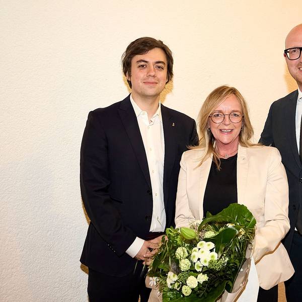 Schorn, Preiser-Marian und Pfennigs haben sich zum Foto aufgestellt.
