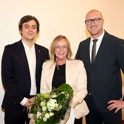 Schorn, Preiser-Marian und Pfennigs haben sich zum Foto aufgestellt.