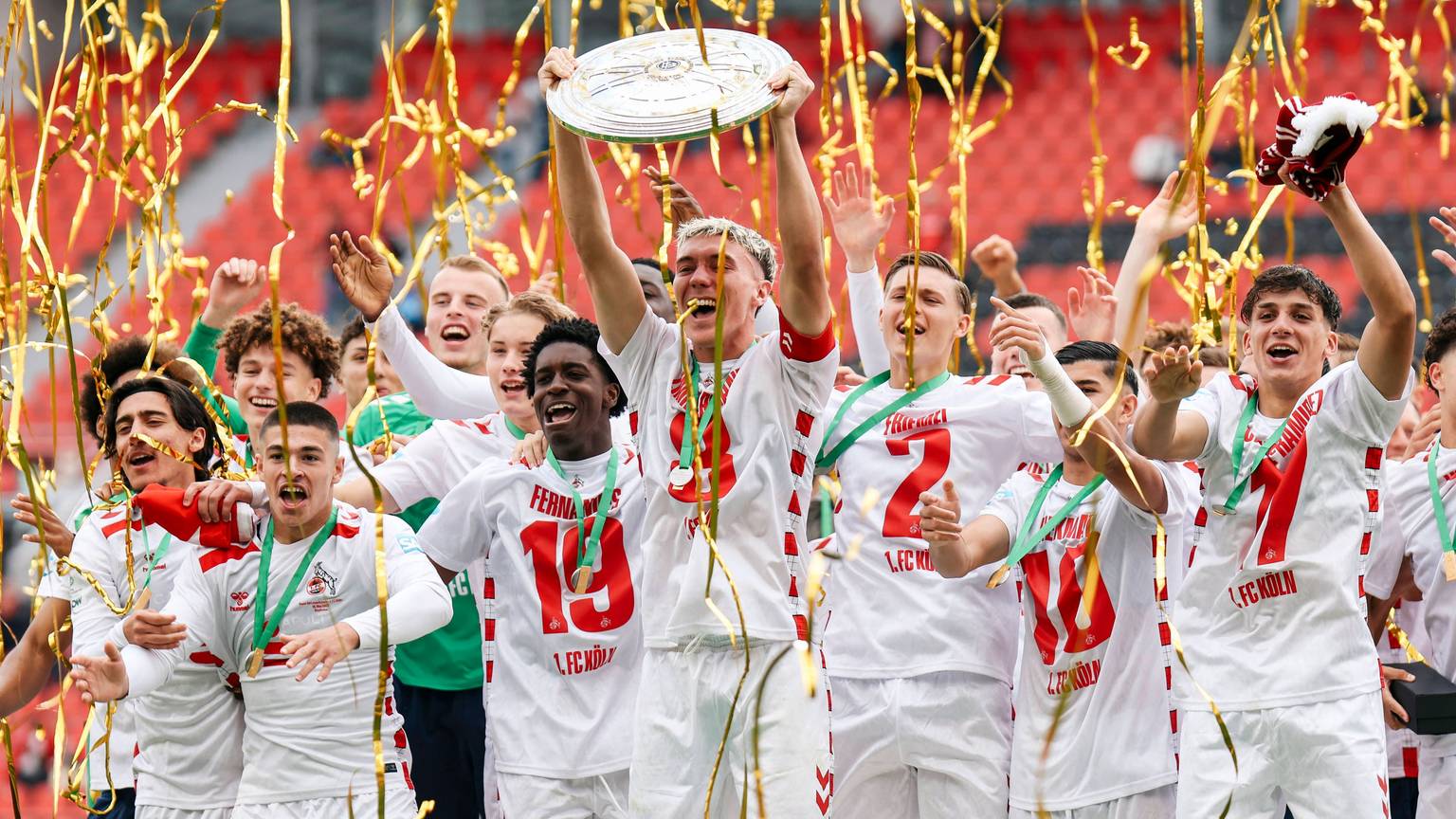 Finale Deutsche Meisterschaft U 19-DFB-Nachwuchsliga: Bayer 04 Leverkusen - 1. FC Köln 18.05.2025 1. FC Köln wird Meister in der U19-DFB-Nachwuchsliga. Finale Deutsche Meisterschaft der U 19-DFB-Nachwuchsliga: Bayer 04 Leverkusen - 1. FC Köln Leverkusen, BayArena am 18.05.2025 *** Final German Championship U 19 DFB Youth League Bayer 04 Leverkusen 1 FC Köln 18 05 2025 1 FC Köln becomes champion in the U19 DFB Youth League Final German Championship U 19 DFB Youth League Bayer 04 Leverkusen 1 FC Köln Leverkusen, BayArena on 18 05 2025 Copyright: xBEAUTIFULxSPORTS/Freisenx