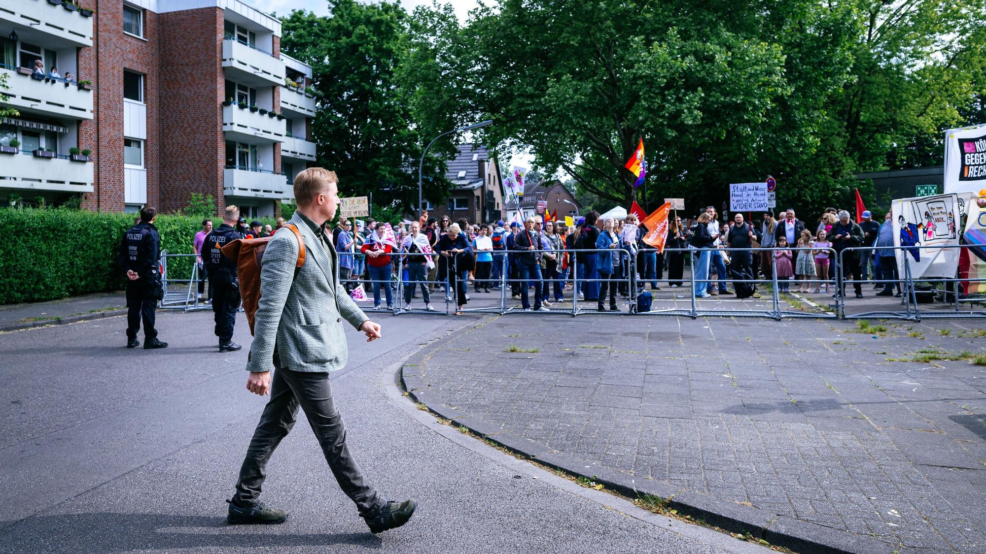 Gegenprotest zur AfD-Veranstaltung im Erich-Gutenberg Berufskolleg