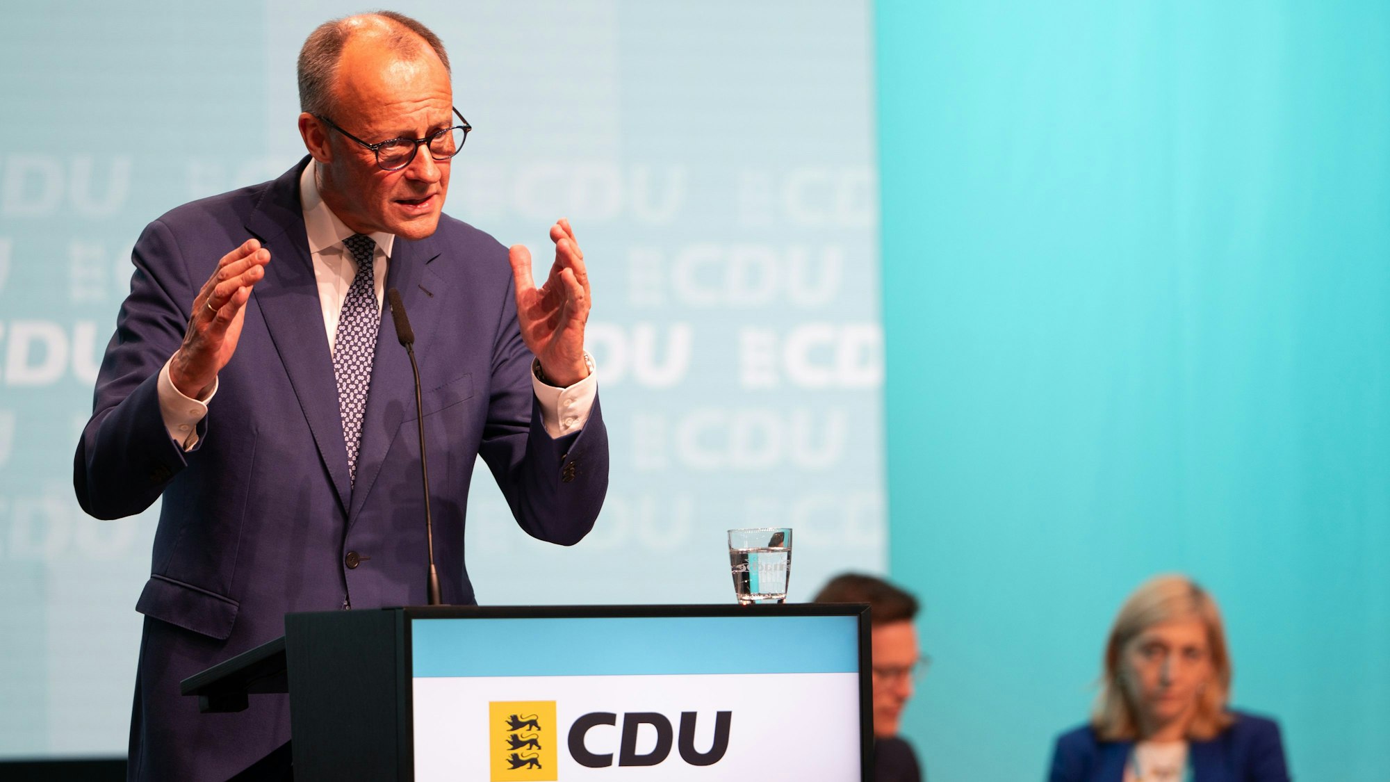 Bundeskanzler Friedrich Merz (CDU) spricht beim Landesparteitag der CDU Baden-Württemberg.