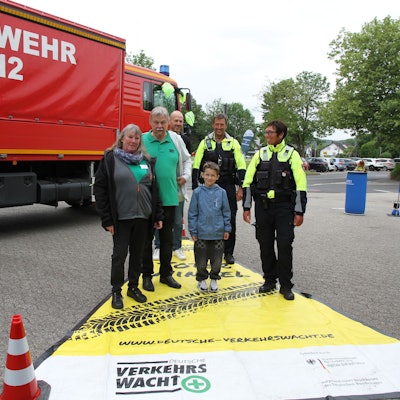 3. Nachhaltigkeits- und Mobilitätsmesse in Lohmar, Vorführung der Polizei zum Thema Toter Winkel