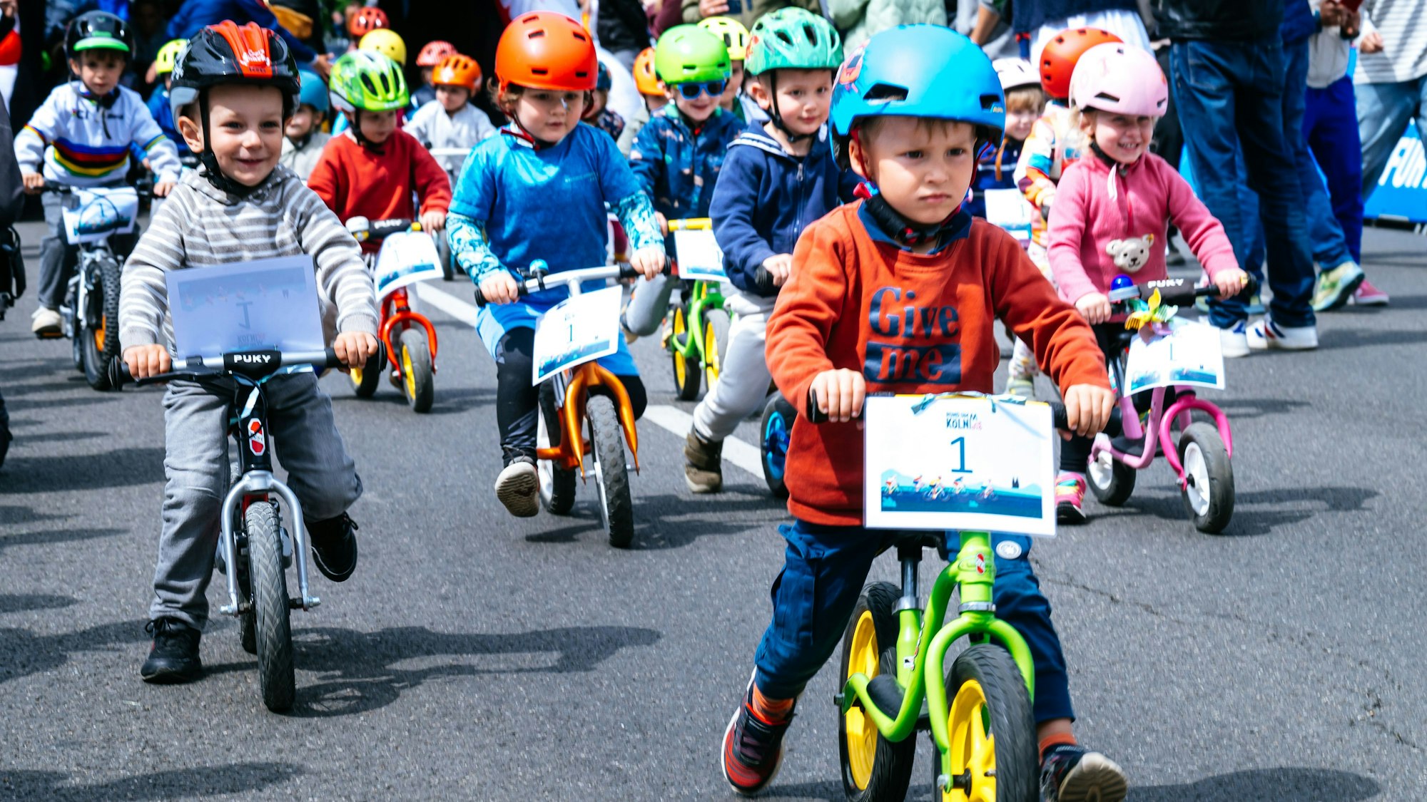 Schon die Kleinen haben bei Rund um Köln das Ziel fest im Blick.