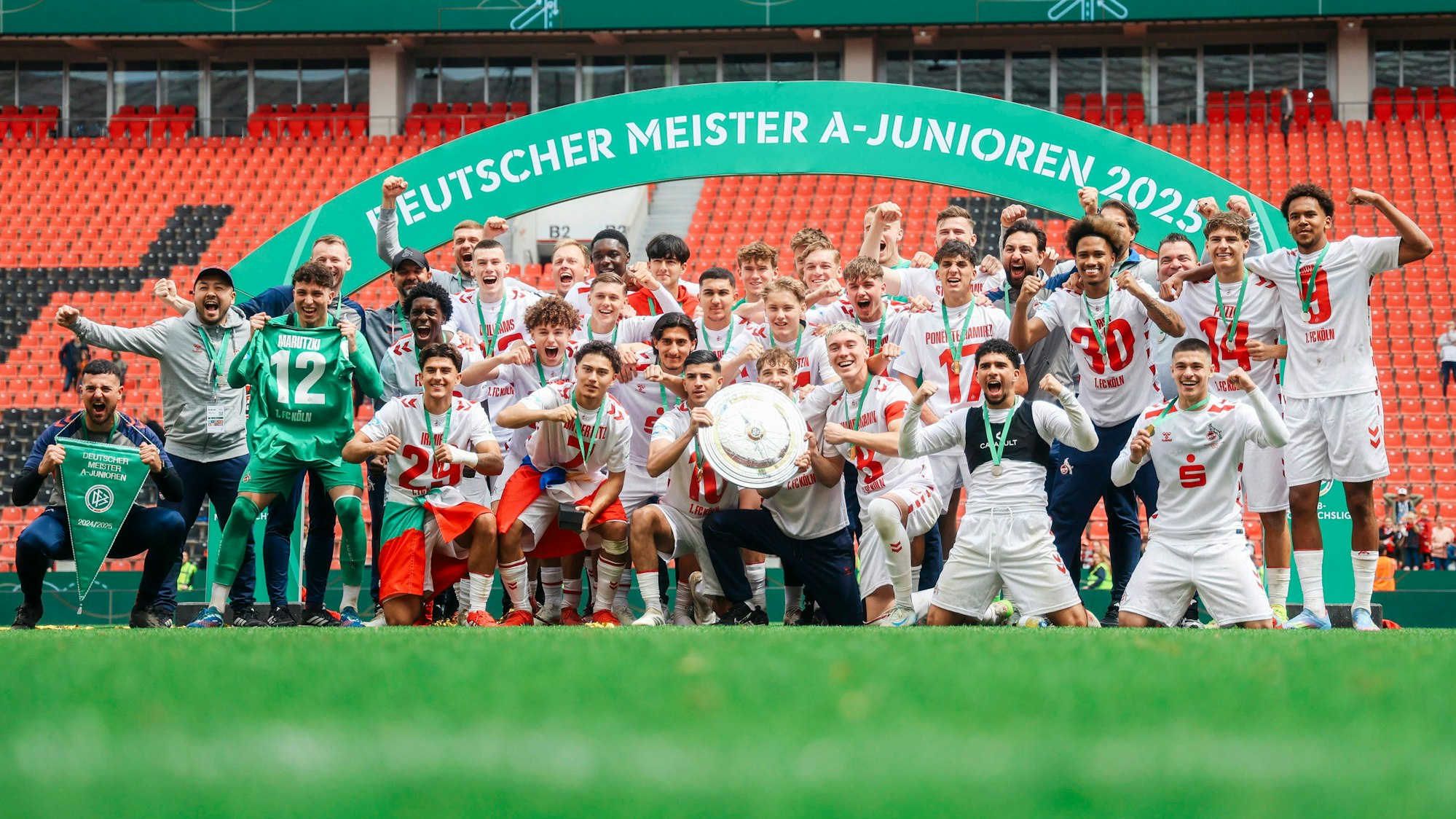 Finale Deutsche Meisterschaft U 19-DFB-Nachwuchsliga: Bayer 04 Leverkusen - 1. FC Köln 18.05.2025 1. FC Köln wird Meister in der U19-DFB-Nachwuchsliga. Finale Deutsche Meisterschaft der U 19-DFB-Nachwuchsliga: Bayer 04 Leverkusen - 1. FC Köln Leverkusen, BayArena am 18.05.2025 Copyright: xBEAUTIFULxSPORTS/Freisenx