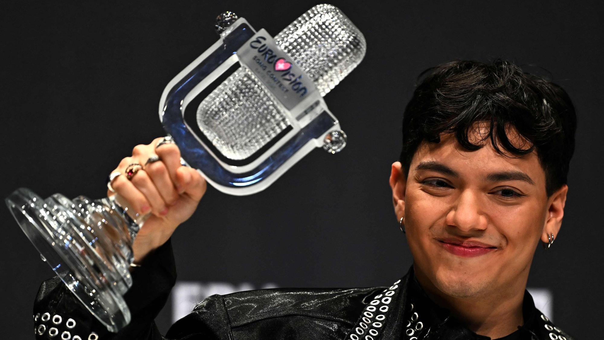 Austrian singer Johannes Pietsch, known as JJ representing Austria with the song "Wasted Love" holds the trophy as he delivers a press conference after winning the grand final of the 2025 Eurovision Song Contest at the St. Jakobshalle arena in Basel on May 18, 2025. (Photo by Fabrice COFFRINI / AFP)