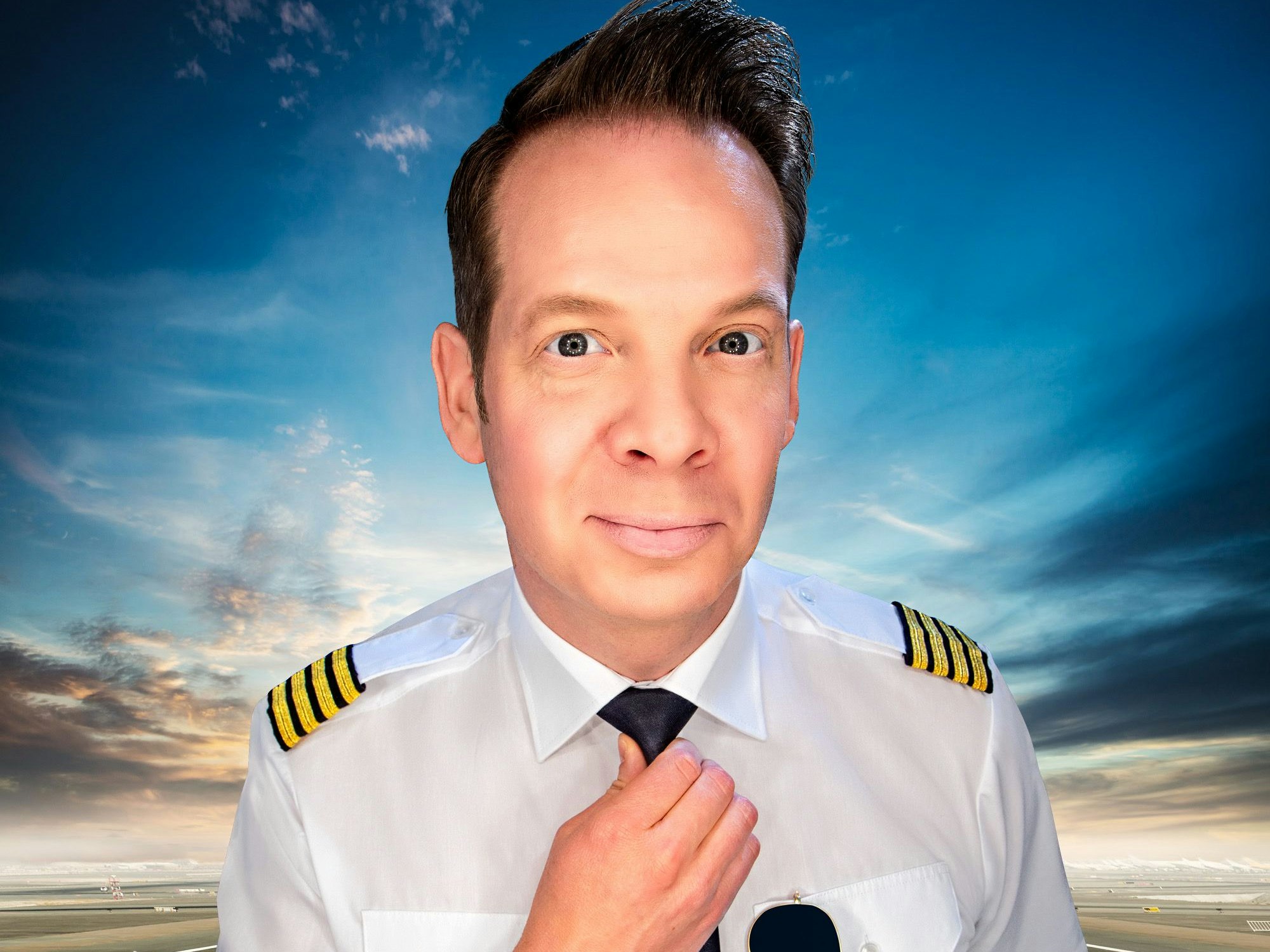 Marco Brüser in einem Piloten-Outfit.