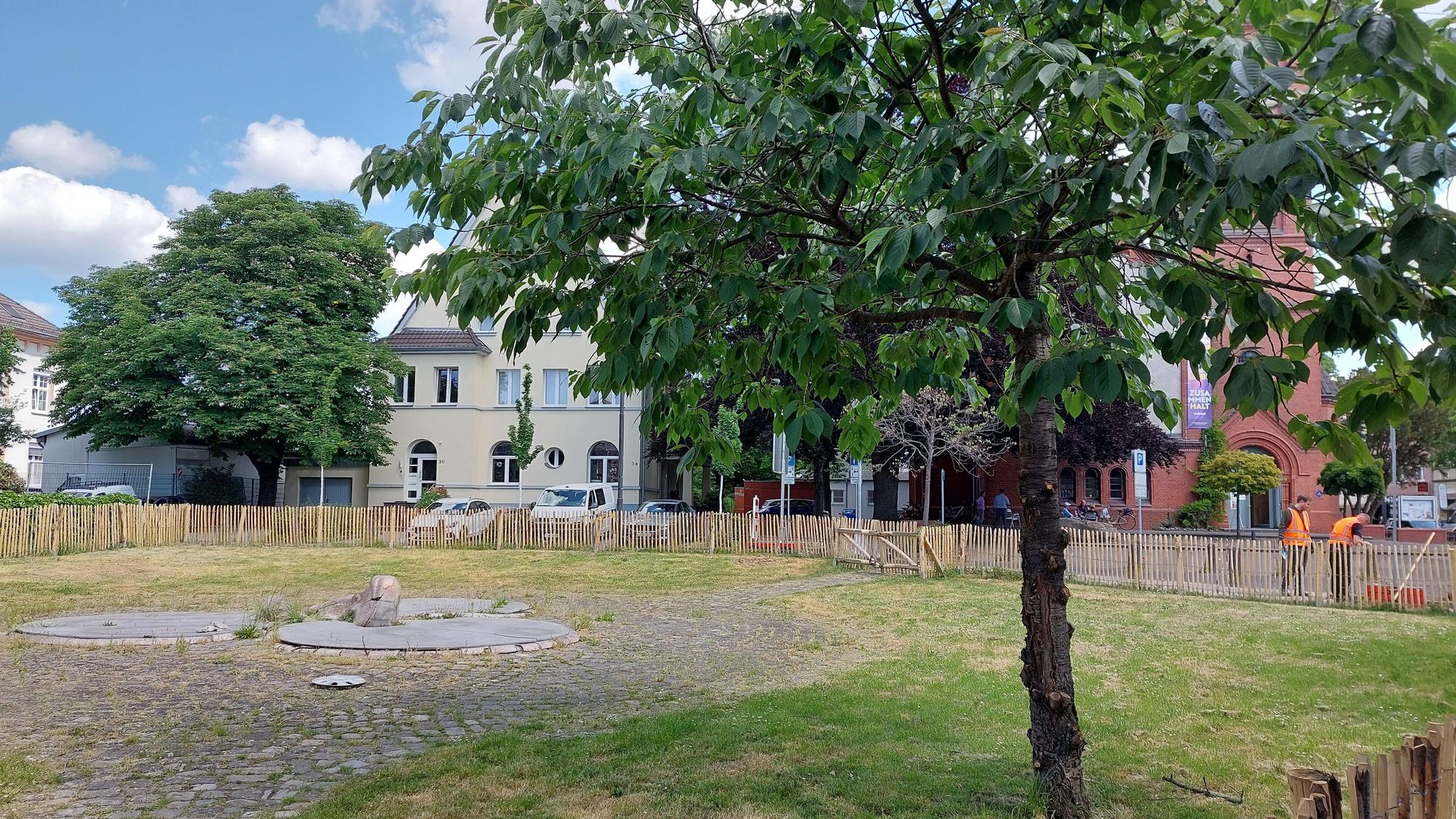An der Kreuzung von Kronprinzen- und Viktoriastraße soll ein Quartiersplatz entstehen. In den kommenden zwei Jahren wird die Fläche aber als Gemeinschaftsgarten genutzt.