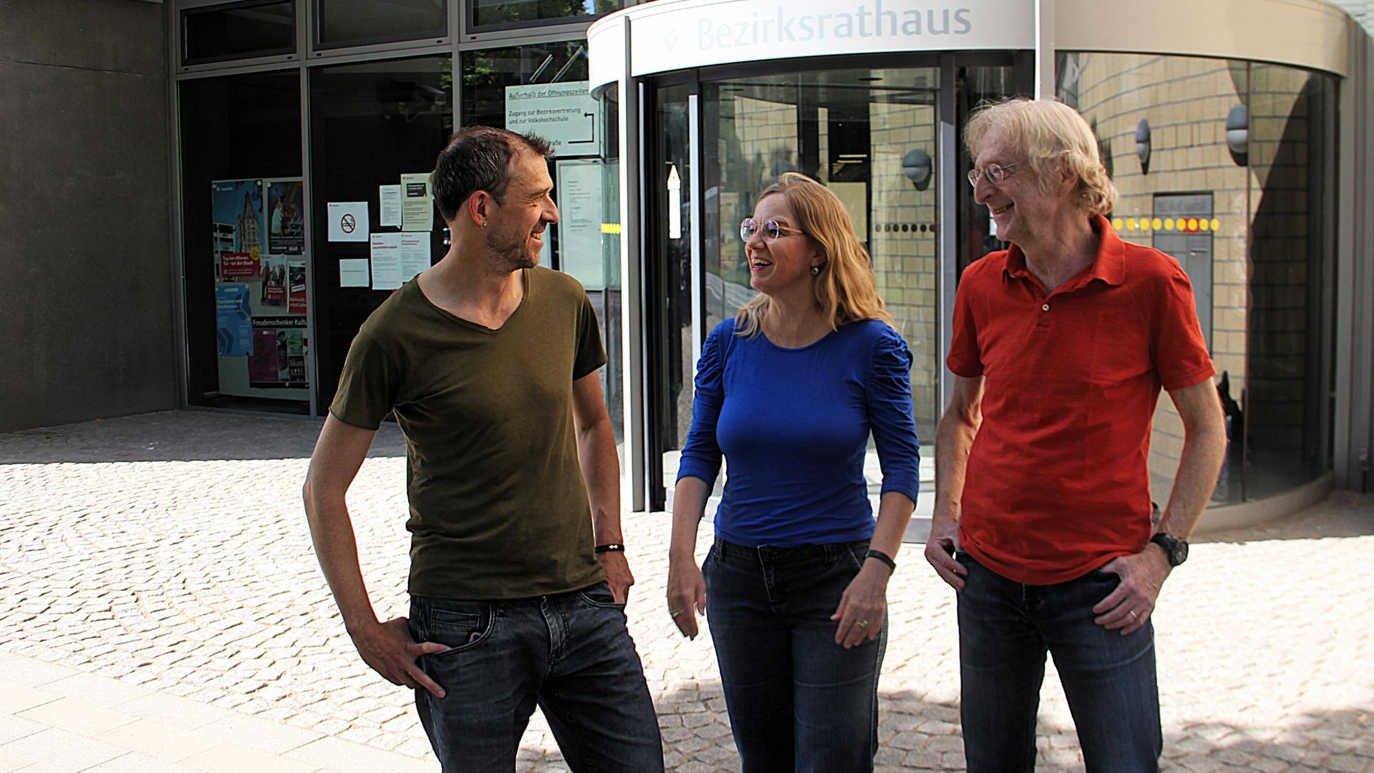Oliver Scheel, Kerstin Roeske und Pavel Utitz (v. l.) sind Wahlbeobachter im Ehrenamt.