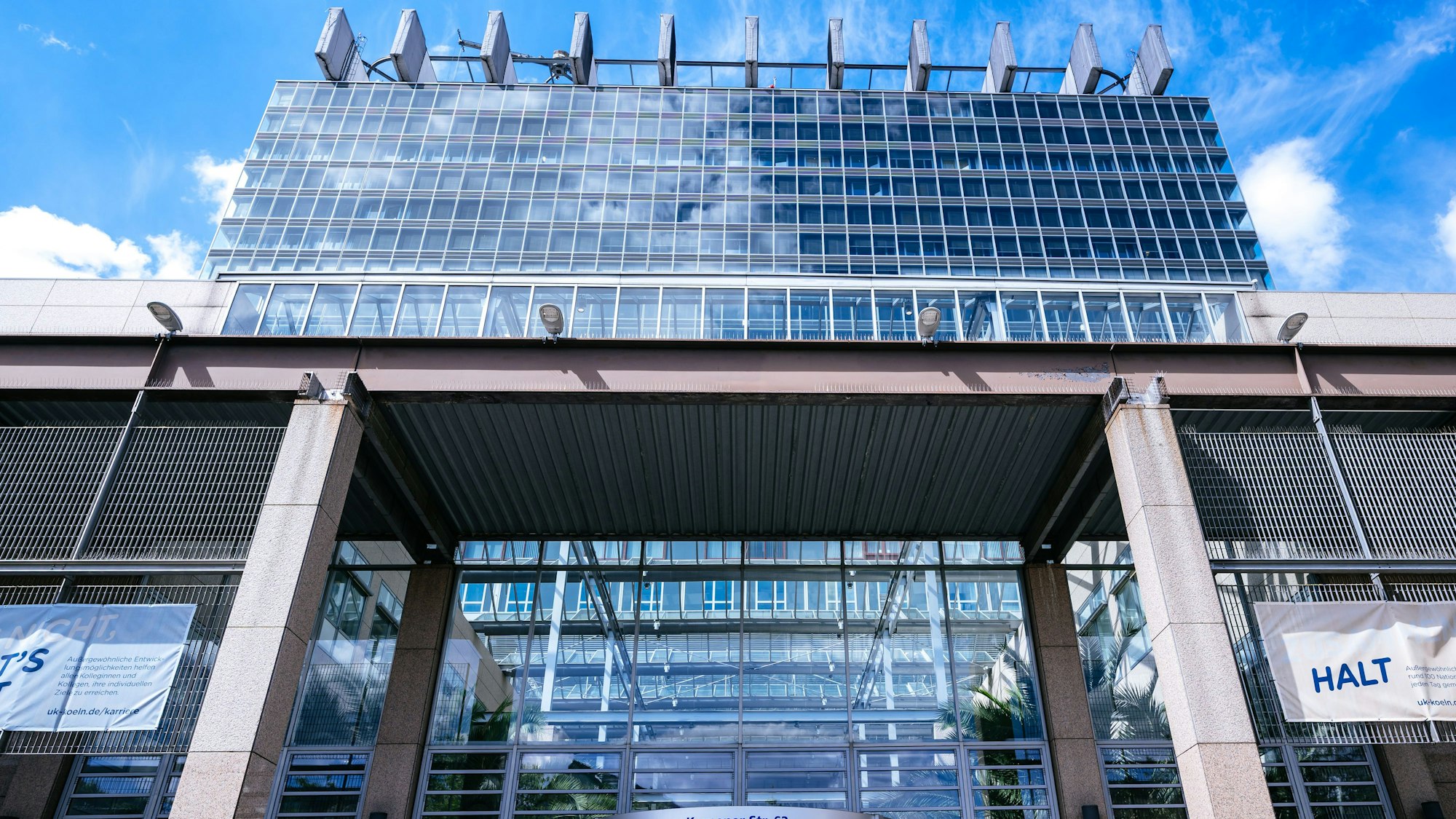 Auch in Krankenhäusern wie der Kölner Uniklinik kommt die ePA offenbar nur wenig zum Einsatz.