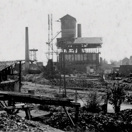 Die historische Schwarz-Weiß-Aufnahme zeigt das einstige Gaswerk an der Roitzheimer Straße in Euskirchen.