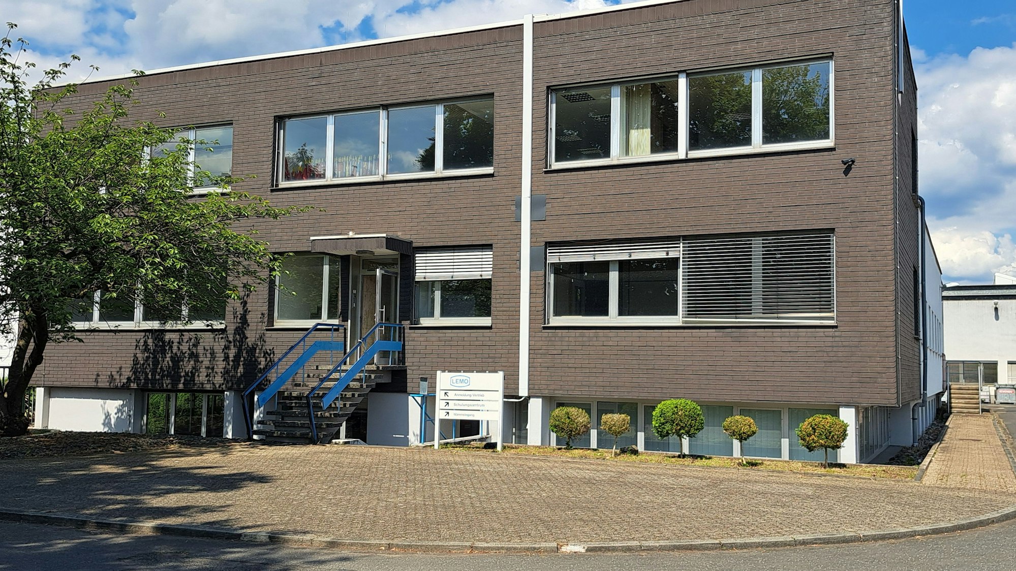 Im ehemaligen Verwaltungstrakt des Machinenbauers Lemo in Mondorf sollen moderne Büroräume für neue Nutzer entstehen.