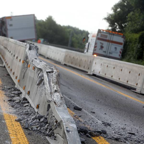 Falsche Spur: Die Trennwand in der Großbaustelle auf der A 4 wurde durch den Lkw schwer beschädigt.