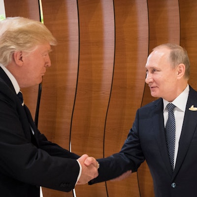 US-Präsident Donald Trump und Kremlchef Wladimir Putin 2017 in Hamburg. (Archivbild)