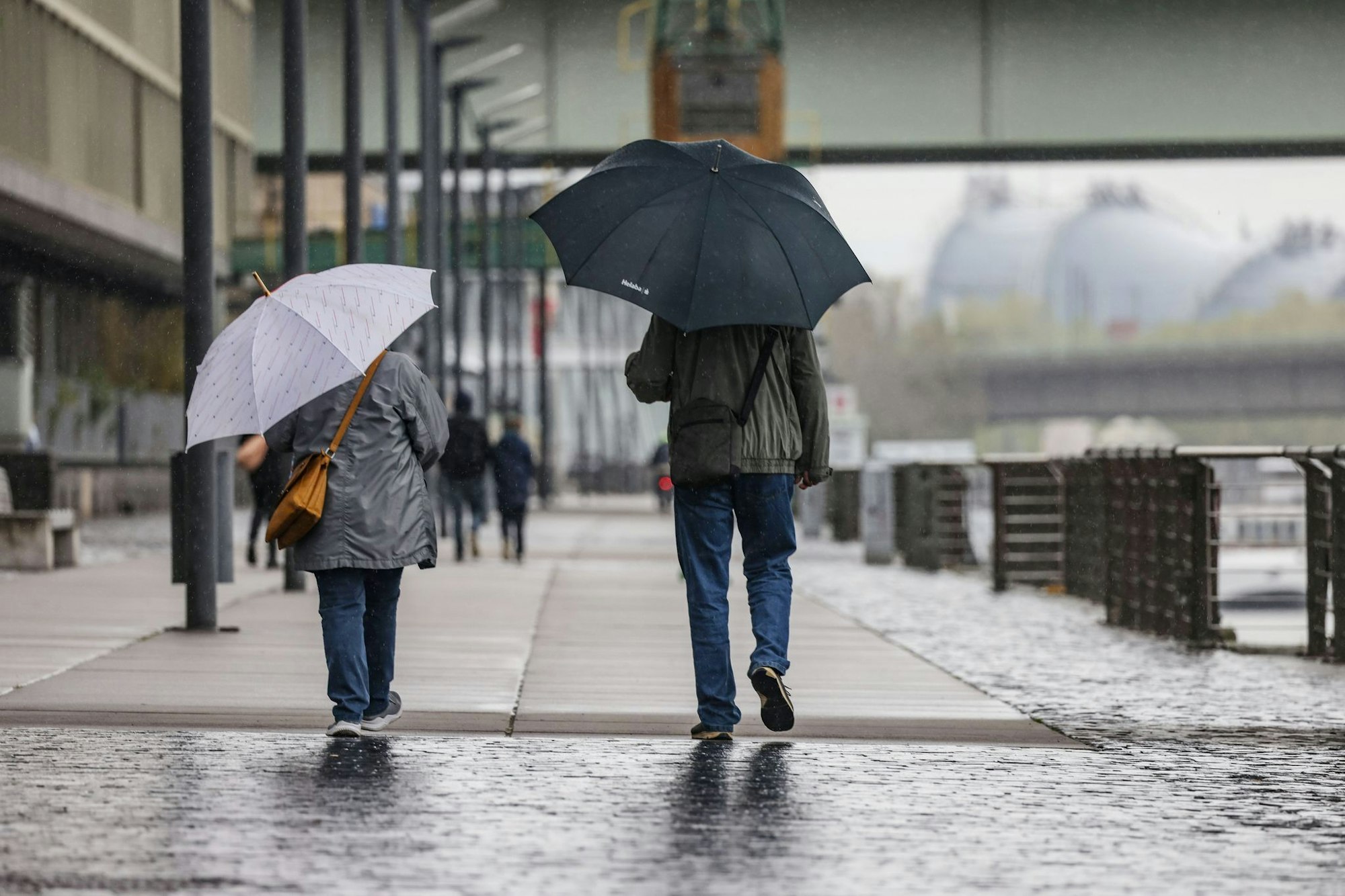 Vor allem im Norden von NRW können die kommenden beiden Tage etwas Regen bringen. (Symbolbild)