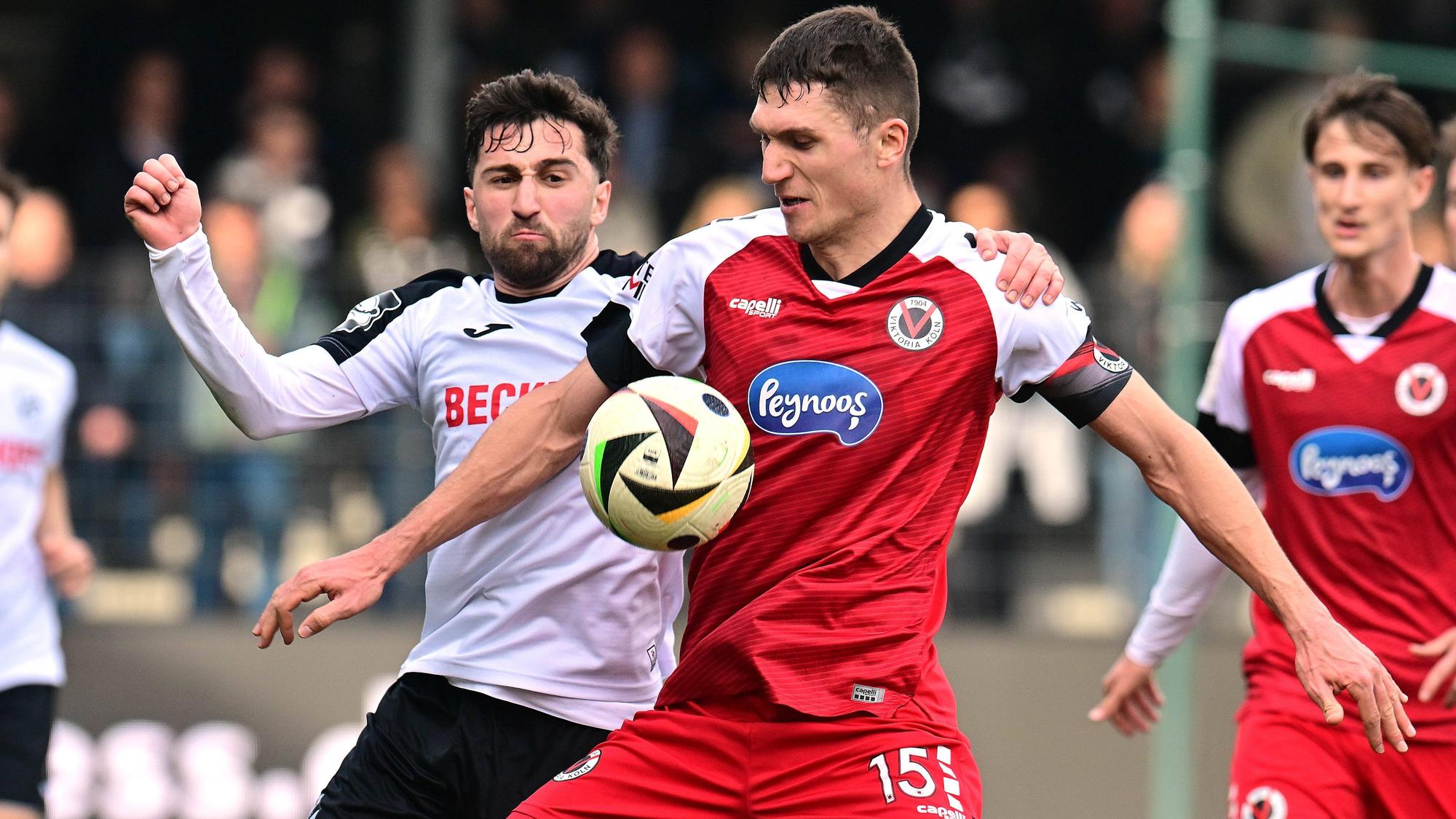 22-02-2025 / pmk / NK103360 Fussball/Herren 3.Liga Saison 2024/2025 Sportclub-Arena / Verl SC Verl - SC Viktoria Koeln Berkan TAZ 10 Verl Christoph GREGER Viktoria Koeln *** 22 02 2025 pmk NK103360 Soccer Men 3 League Season 2024 2025 Sportclub Arena Verl SC Verl SC Viktoria Koeln Berkan TAZ 10 Verl Christoph GREGER Viktoria Koeln