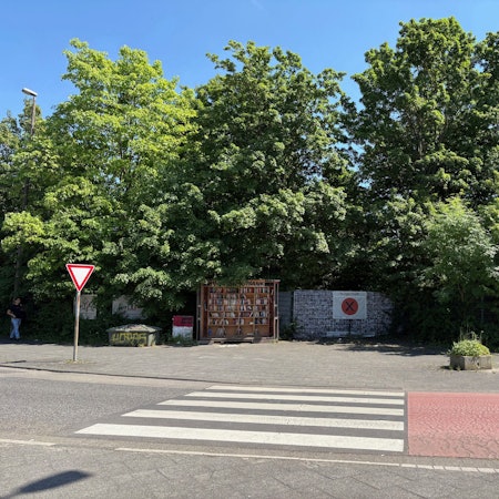 Der neue Quartiersplatz Ecke Eygelshovener und Sürther Straße soll größer geplant werden.