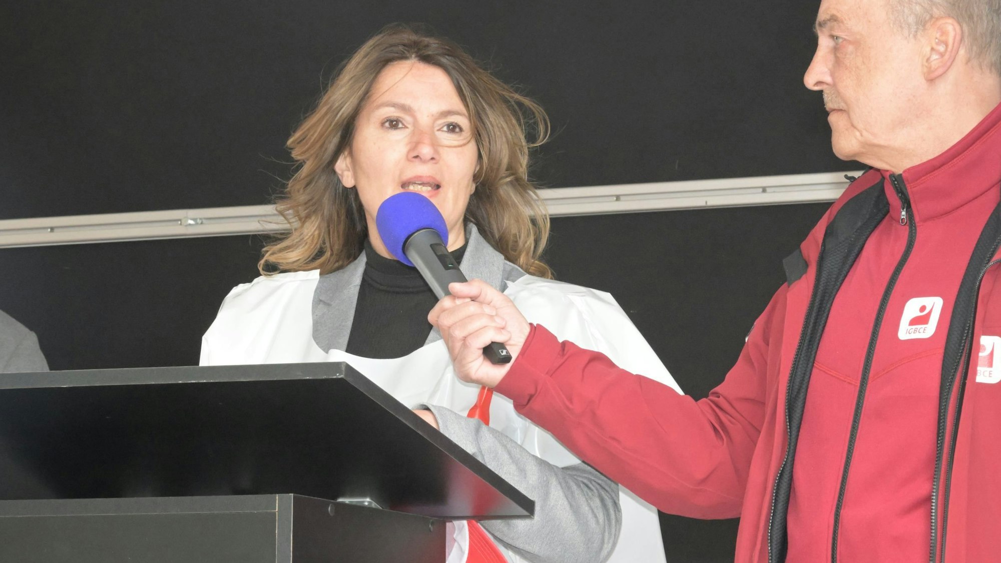 08-05-2025-  Aktionstag bei G+H Isover vor dem Werksgelände, um die Verlagerung der Produktion 
noch zu verhindern