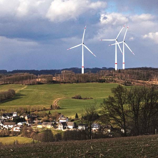 Diese Fotomontage zeigt die künftige Windräder vom Dimberg aus gesehen.
