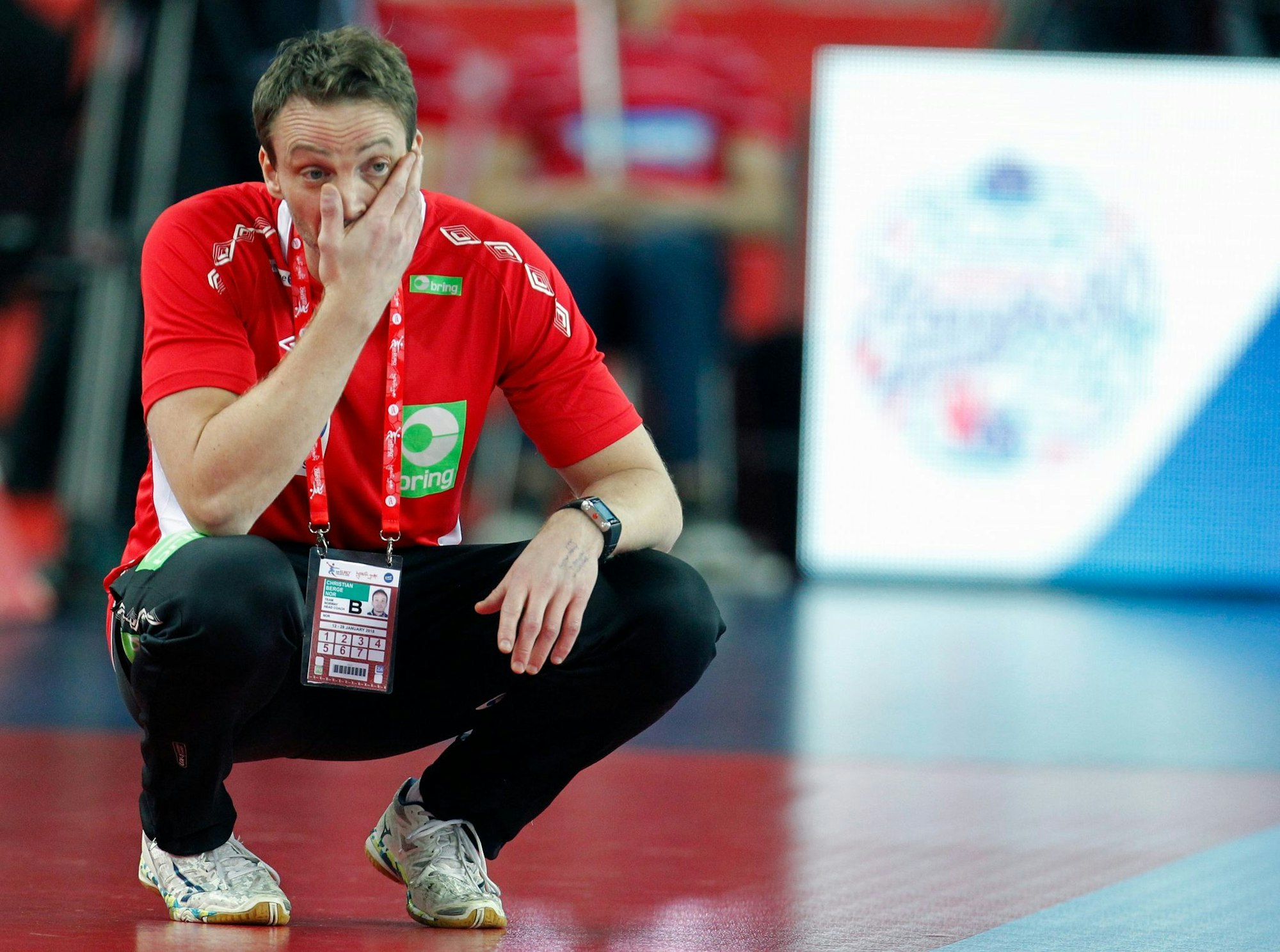 Handball-Trainer Christian Berge ist beim entscheidenden Spiel um die norwegische Meisterschaft zusammengebrochen.