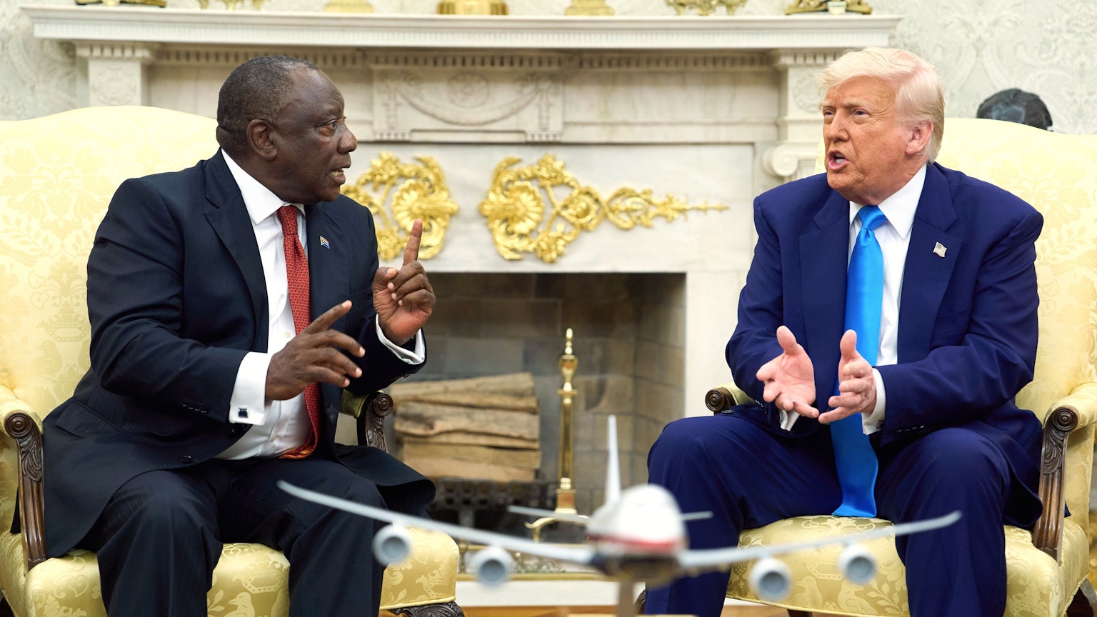 21.05.2025, USA, Washington: US-Präsident Donald Trump trifft Südafrikas Präsident Cyril Ramaphosa im Oval Office des Weißen Hauses. Foto: Evan Vucci/AP/dpa +++ dpa-Bildfunk +++