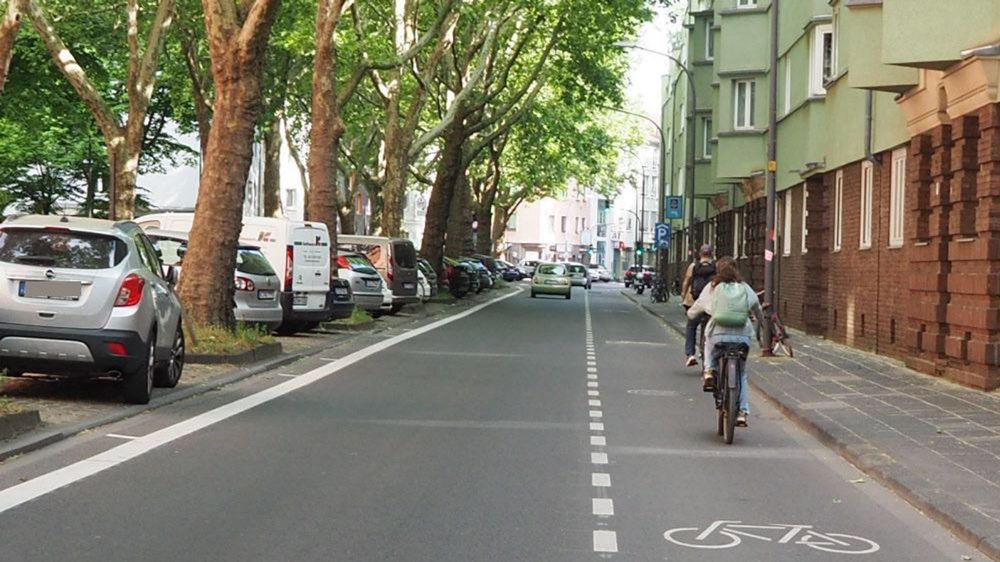 Die Vorgebirgstraße hat jetzt zwischen Am Vorgebirgstor und dem Raderthalgürtel auf beiden Seiten einen Radschutzstreifen.