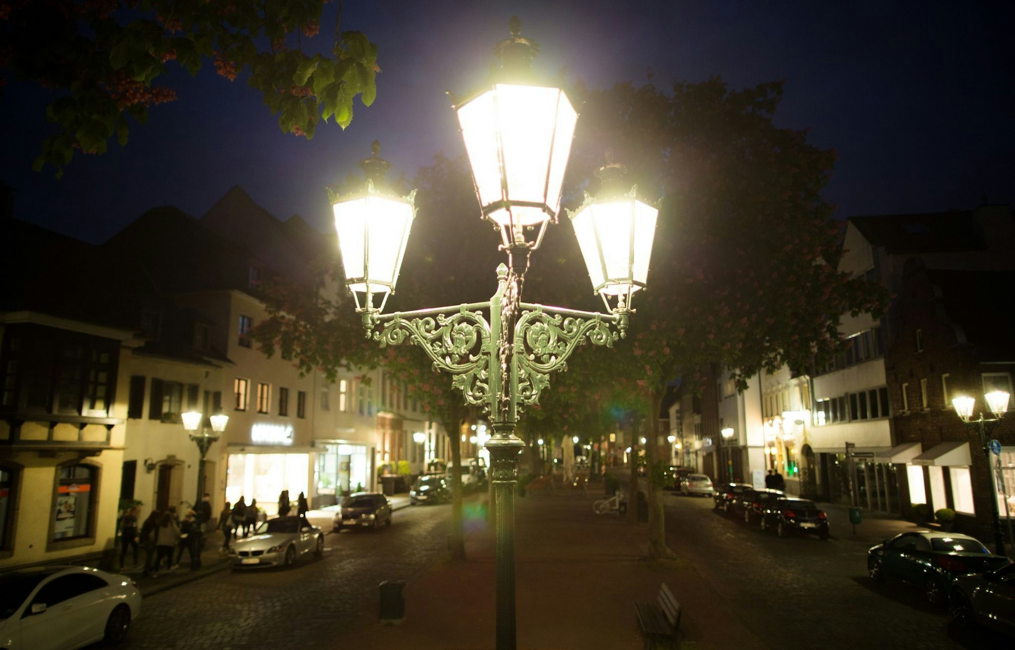 In der Stadt Düsseldorf sollen Tausende Gaslaternen auf LED umgestellt werden. (Archivbild)