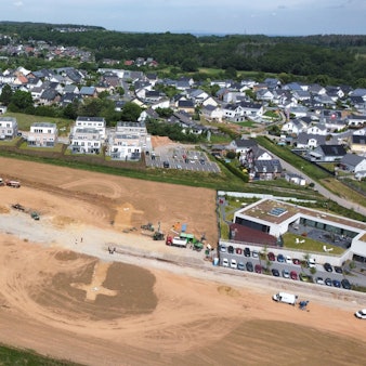 Drohnenaufnahme des Neubaugebiets im Bereich „Auf der Wäsche“ zwischen Mechernich und Breitenbenden.