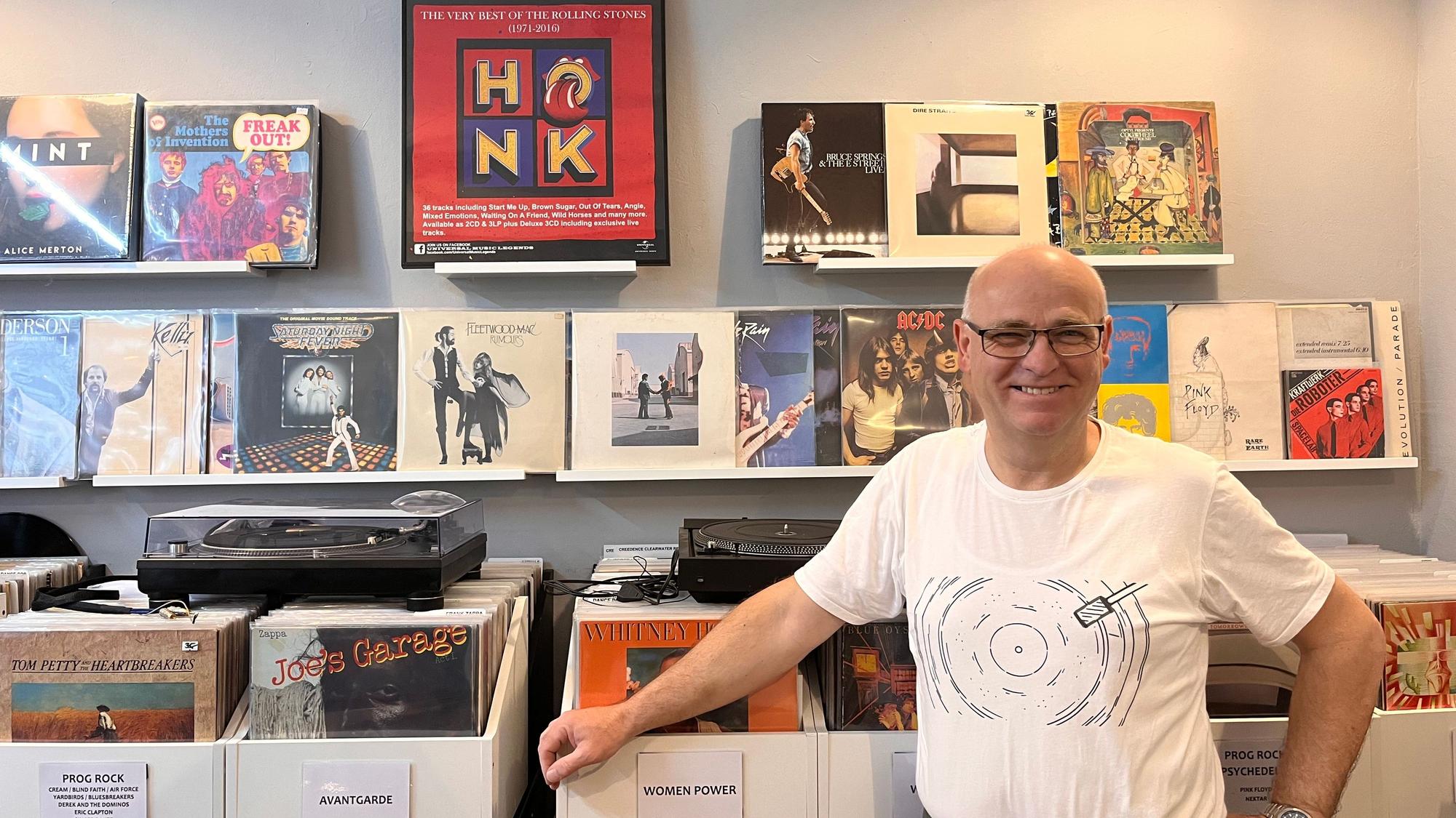 Martin Kurz in seinem kürzlich eröffneten Plattenladen „Vinyl K.73“ an der Körnerstraße