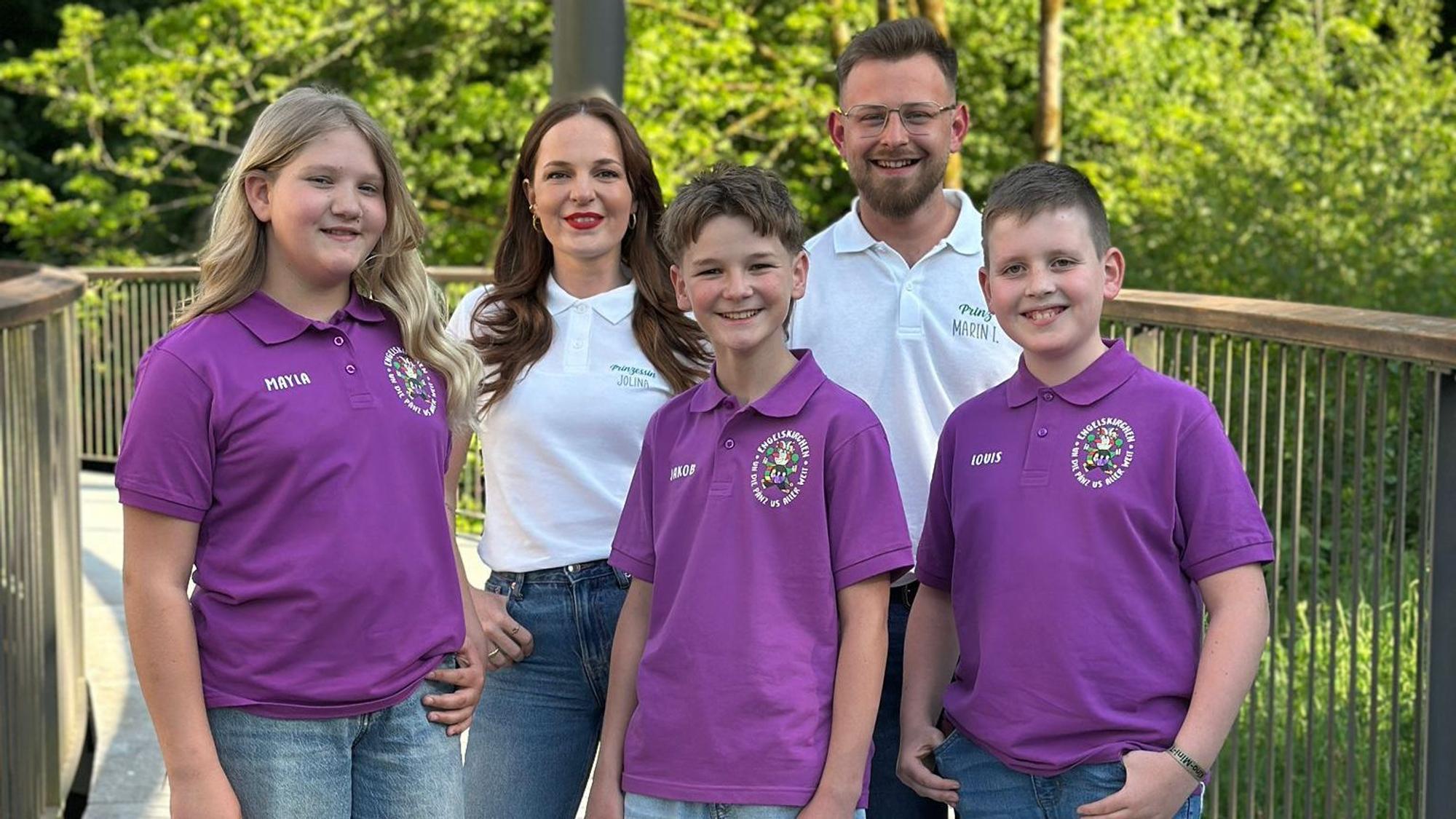 Bereit für die neue Karnevalssession in Engelskirchen sind das neue Prinzenpaar mit Prinz Jakob Kaltenbach und Prinzessin Mayja Palic sowie das Kinderdreigestirn mit Bauer Louis Bischofsberger Prinz Marin I. Balogovic und Prinzessin Jolina Huhle.